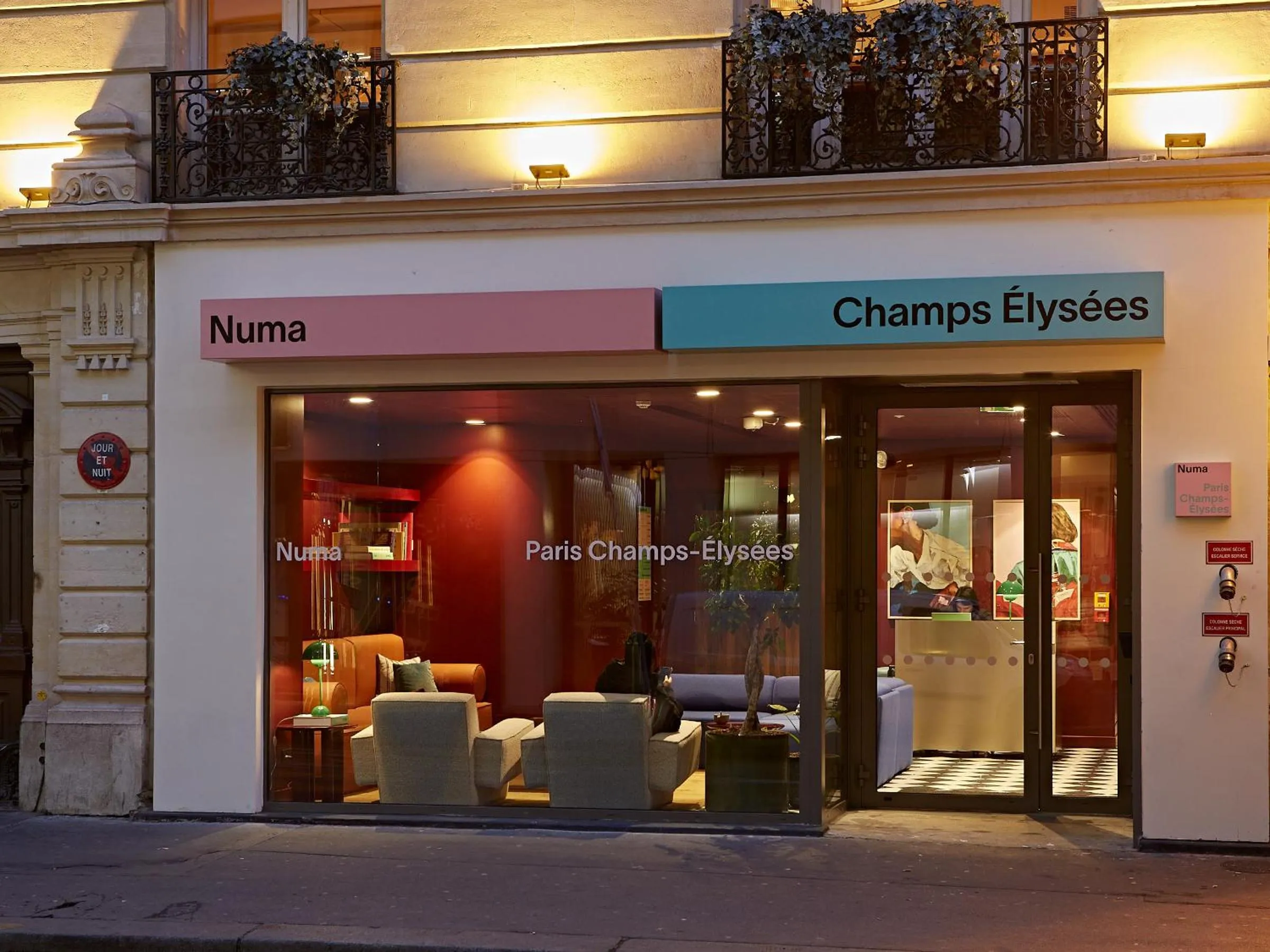 Facade/entrance in Numa Paris Champs-Élysées