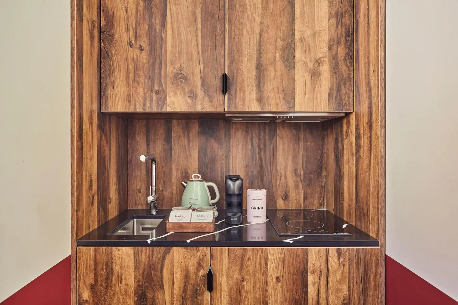 Coffee/tea facilities in Numa Paris Champs-Élysées