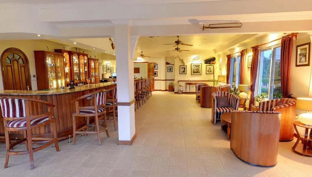 Restaurant/places to eat in Sovereign Hotel