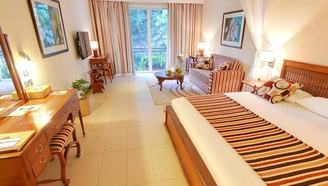 Photo of the whole room, Bed in Sovereign Hotel