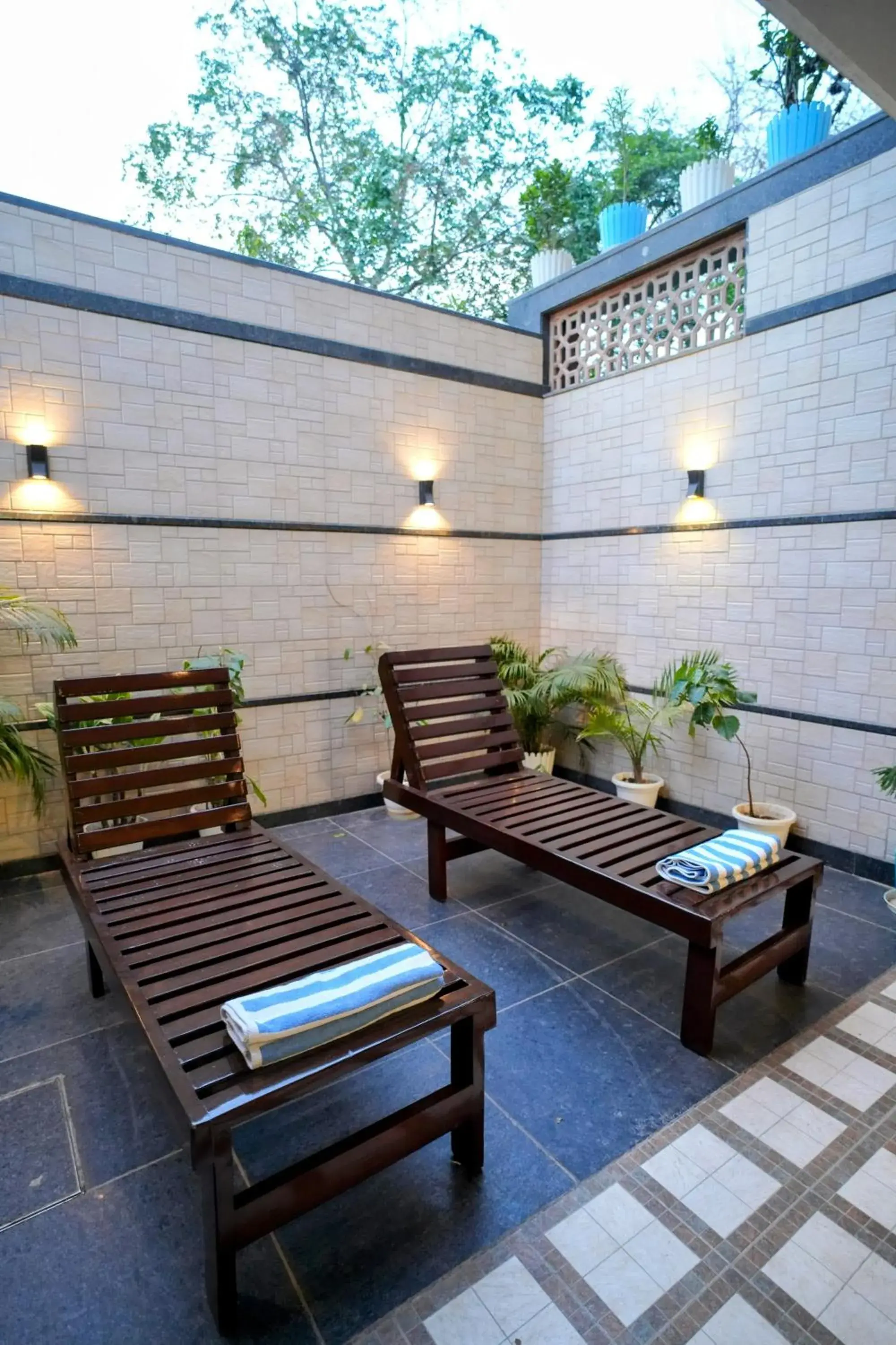 Swimming pool in Hotel Taj Villa- Agra Swimming pool in Hotel Taj Villa- Agra
