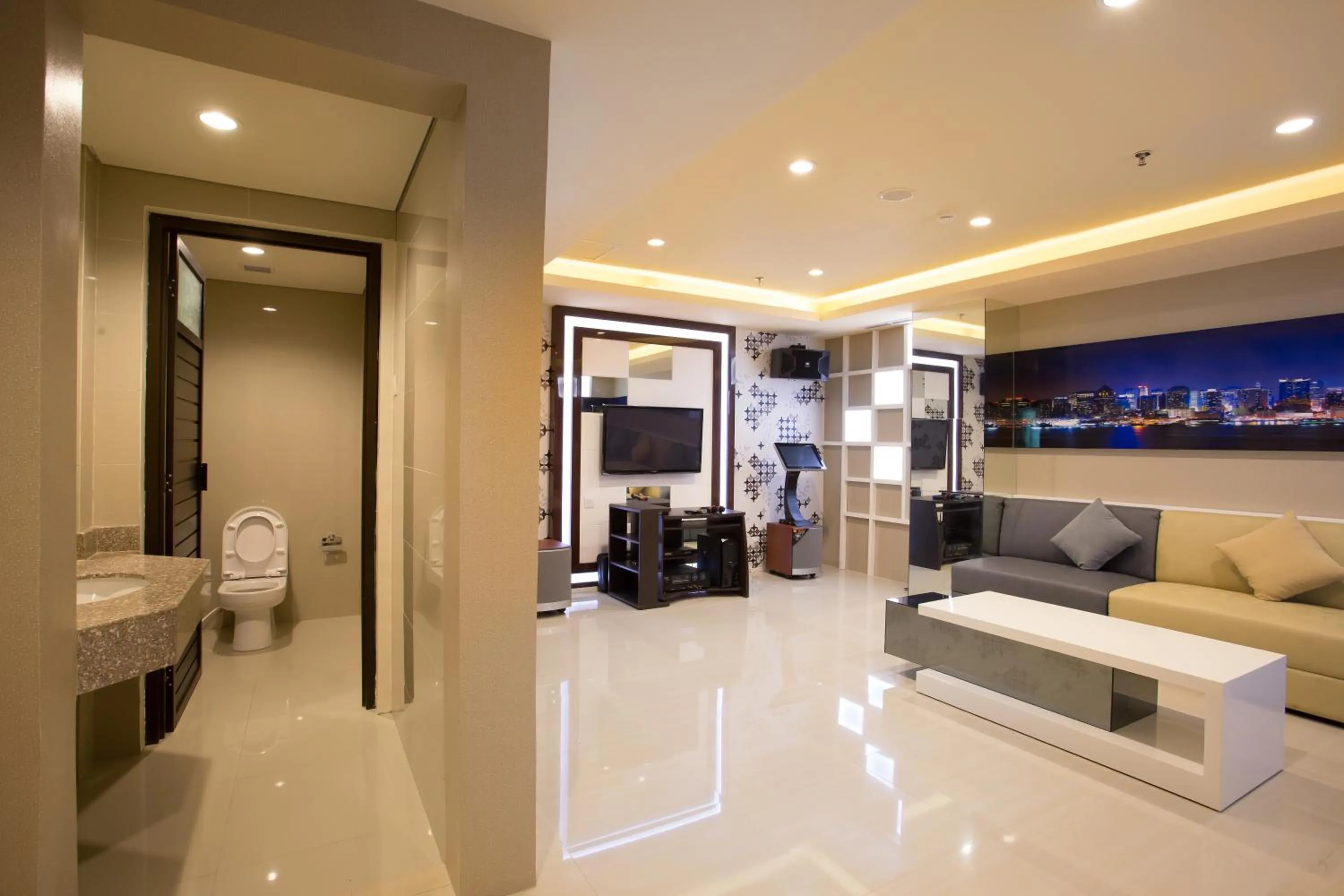 Karaoke in Golden Palace Hotel Lombok