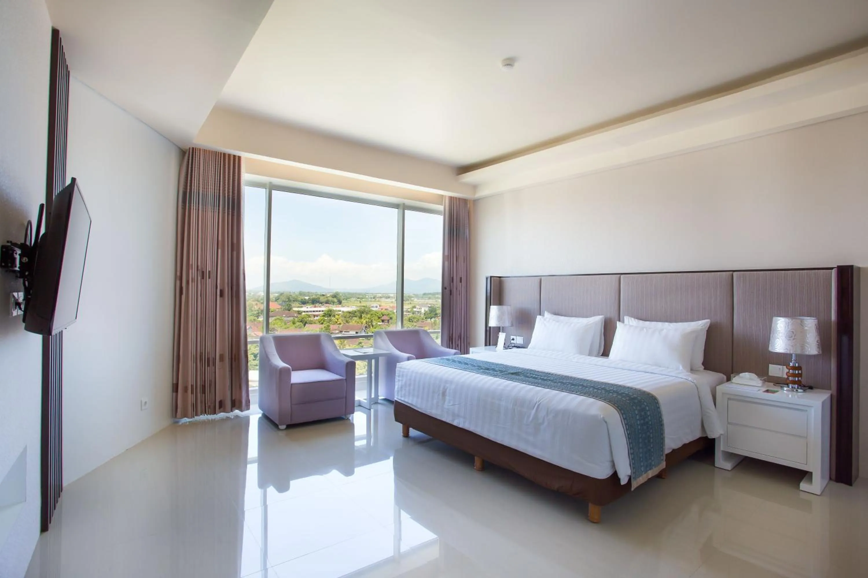 Bed in Golden Palace Hotel Lombok