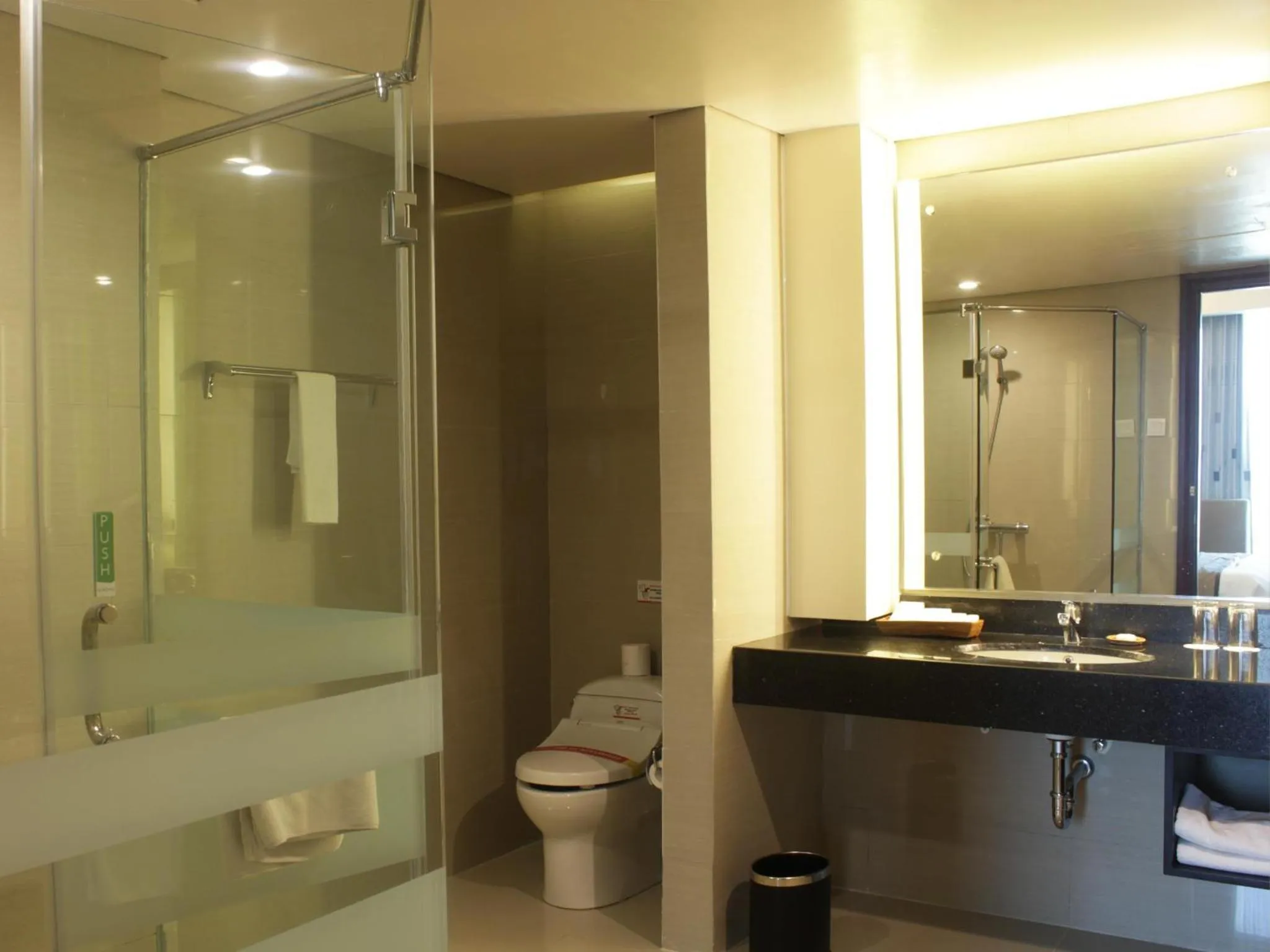 Shower in Golden Palace Hotel Lombok