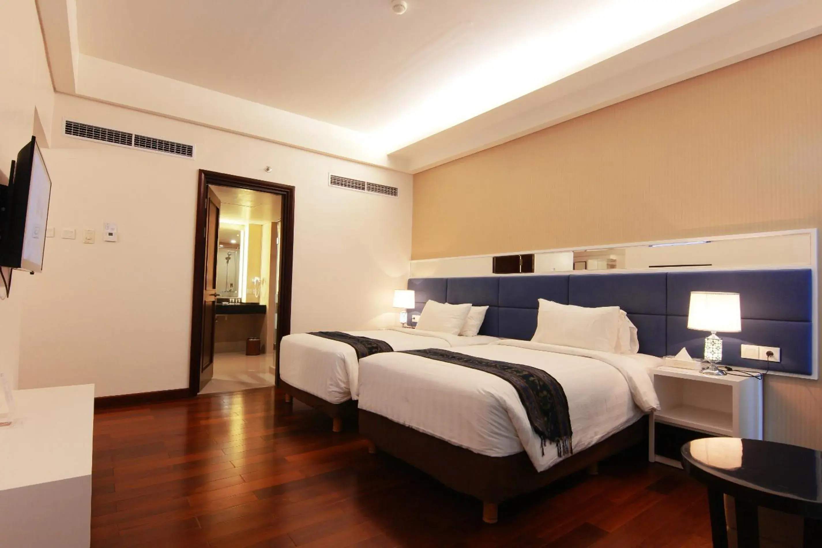 Bed in Golden Palace Hotel Lombok Bed in Golden Palace Hotel Lombok