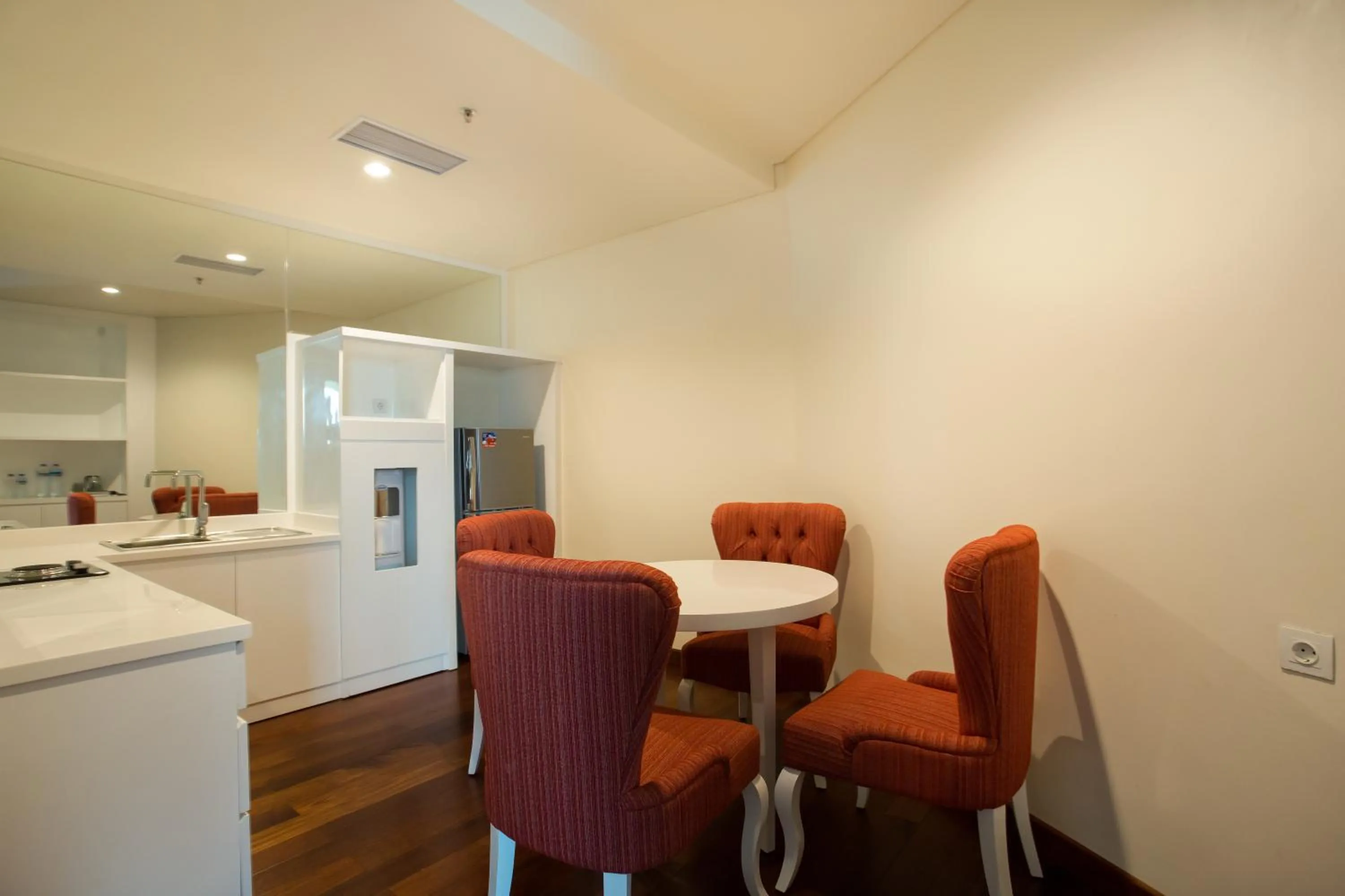 Kitchen or kitchenette in Golden Palace Hotel Lombok