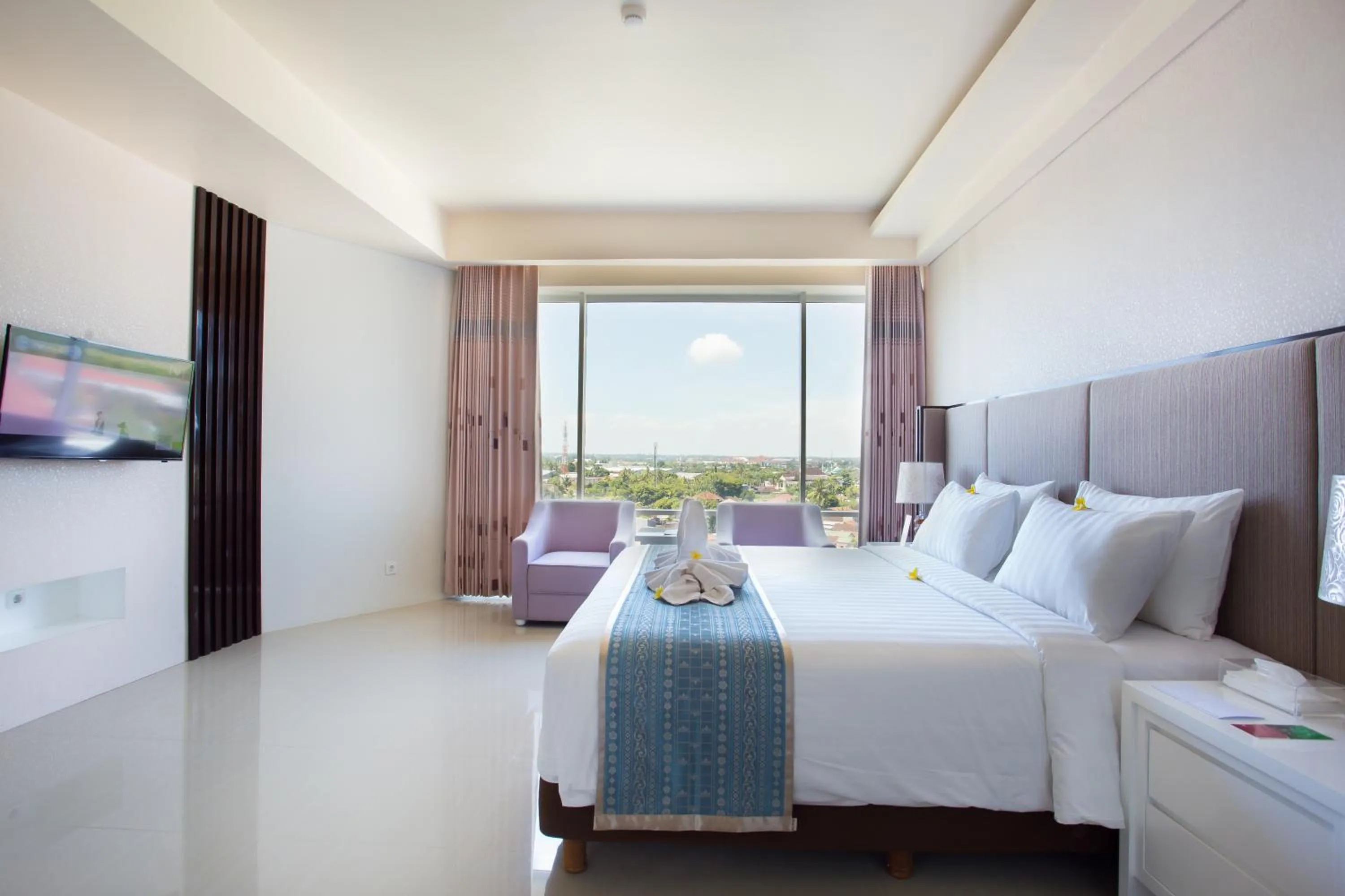 Photo of the whole room, Bed in Golden Palace Hotel Lombok