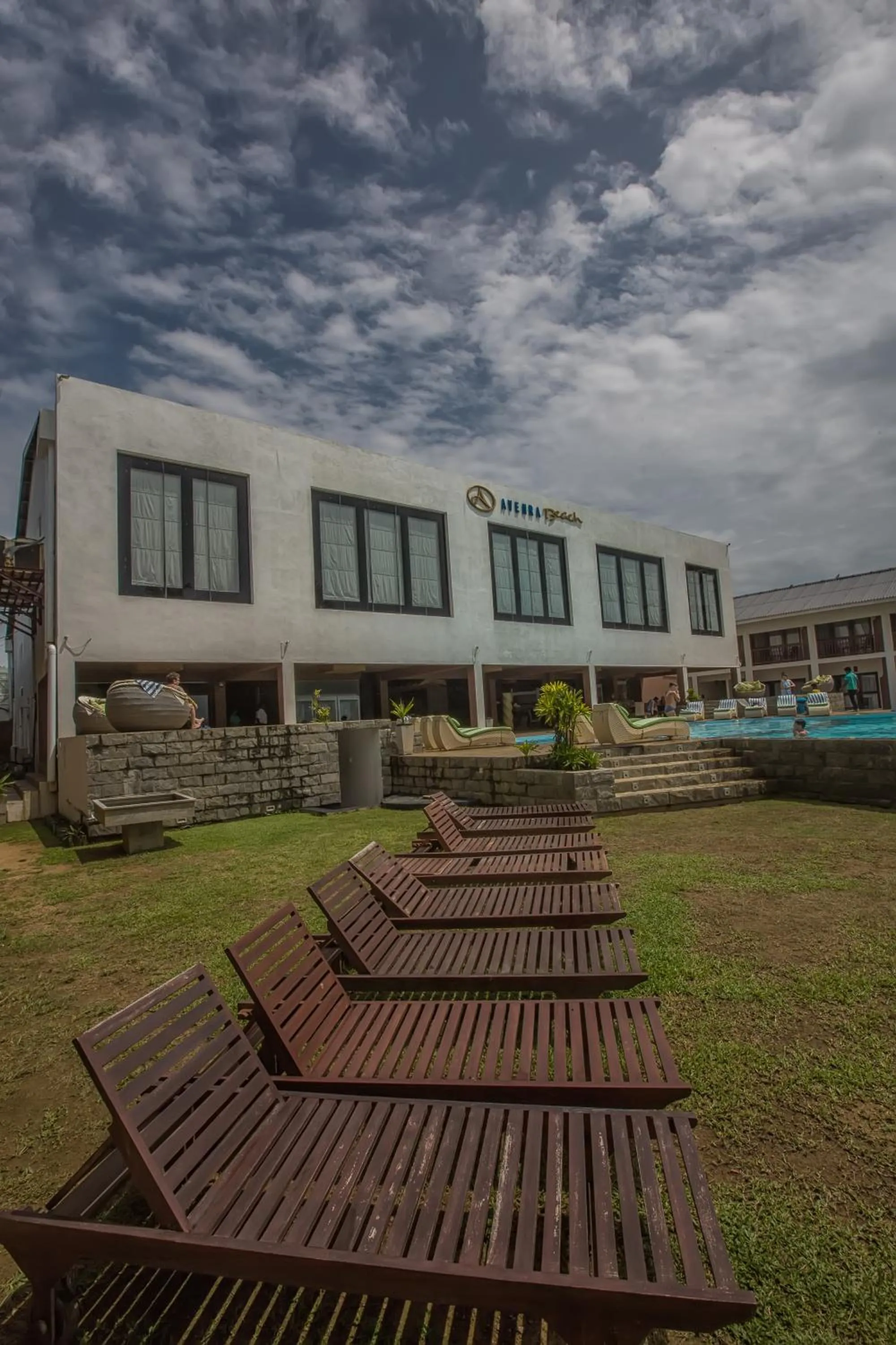 Avenra Beach Hikkaduwa