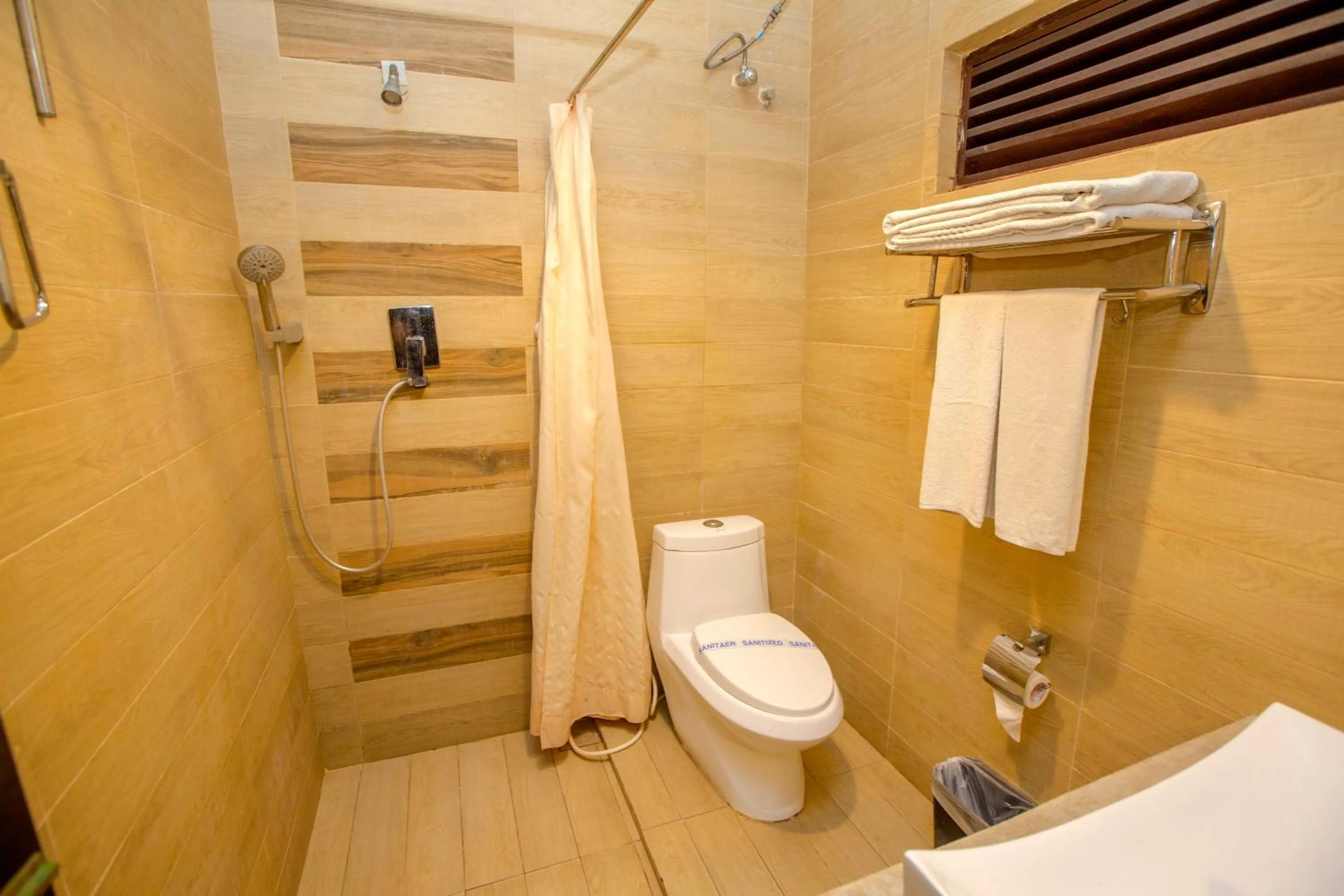 Avenra Beach Hikkaduwa