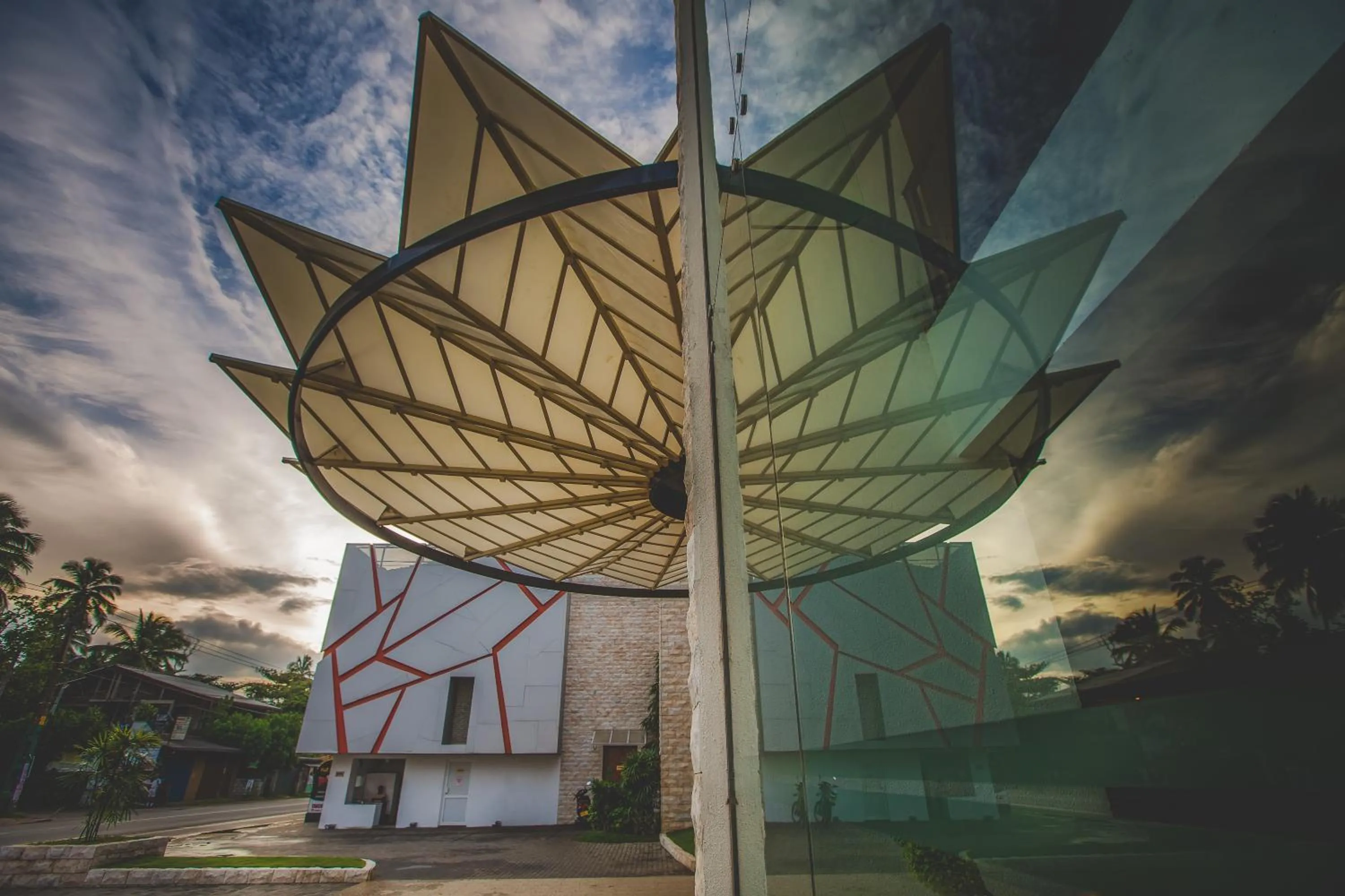 Avenra Beach Hikkaduwa