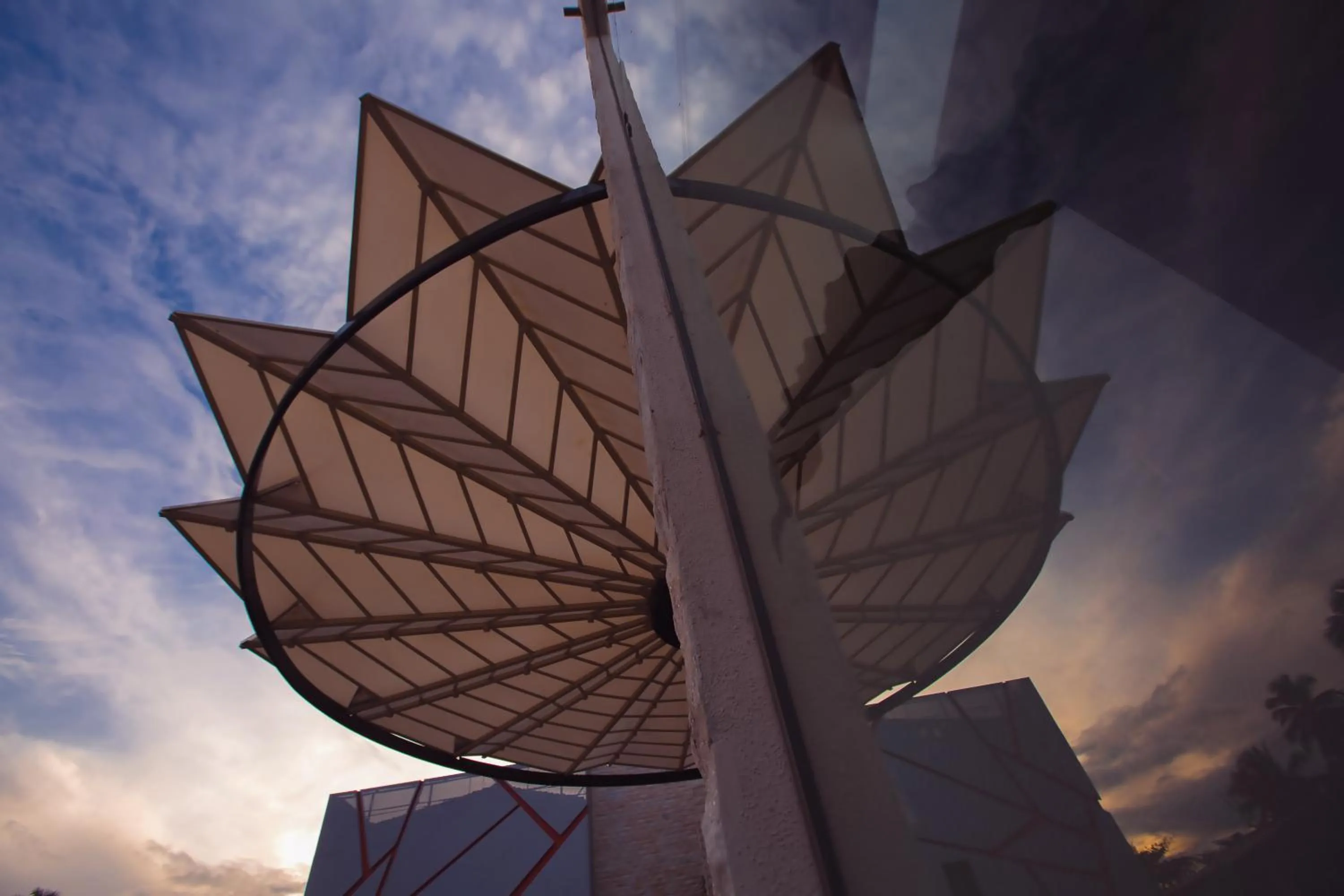 Avenra Beach Hikkaduwa