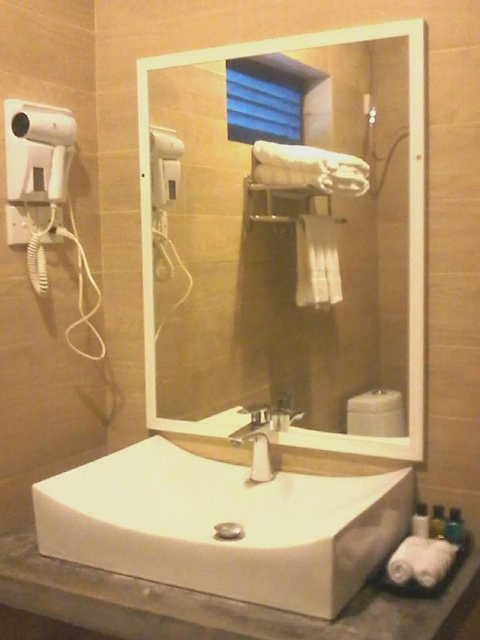 Toilet in Avenra Beach Hikkaduwa