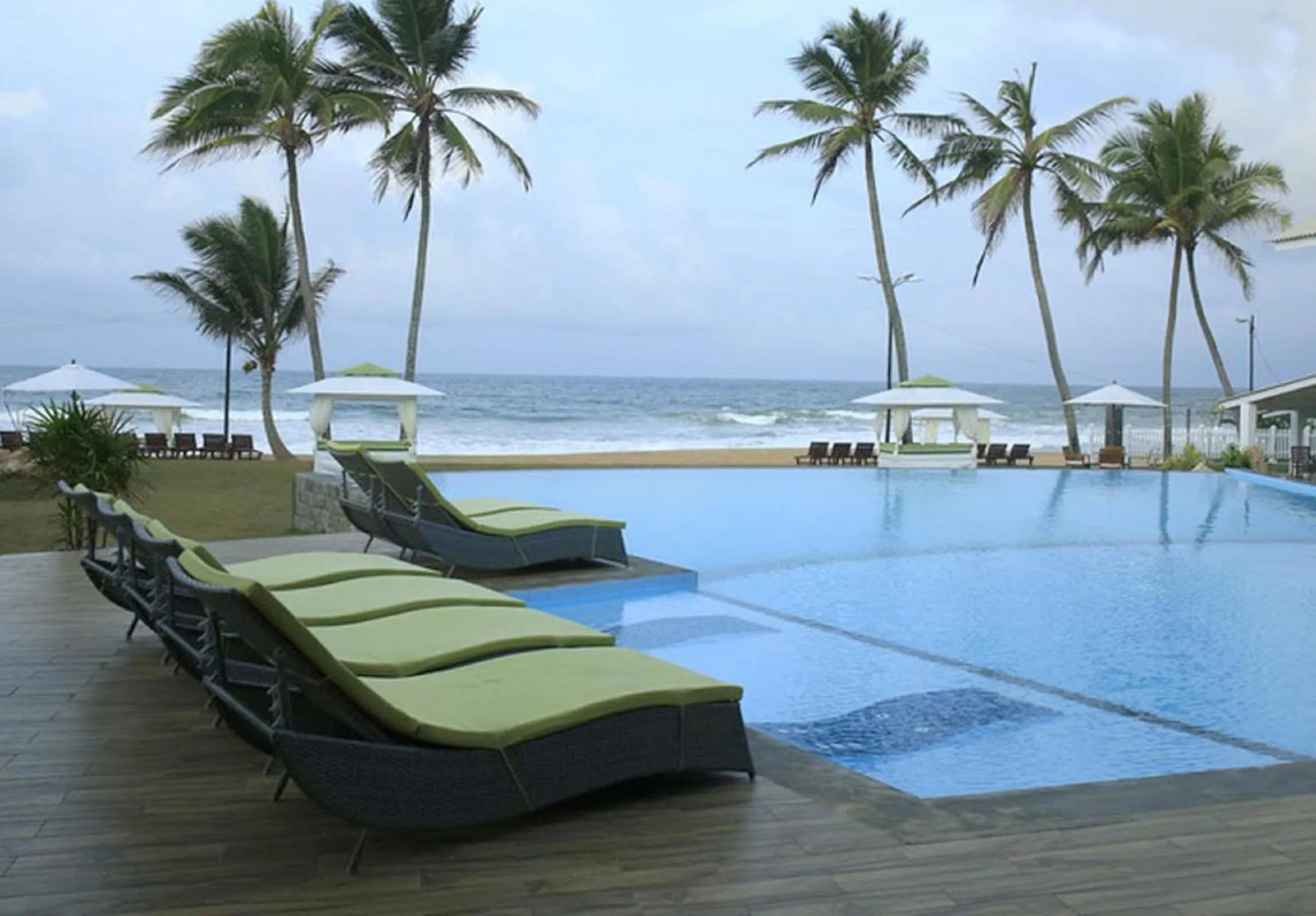 Swimming pool in Avenra Beach Hikkaduwa