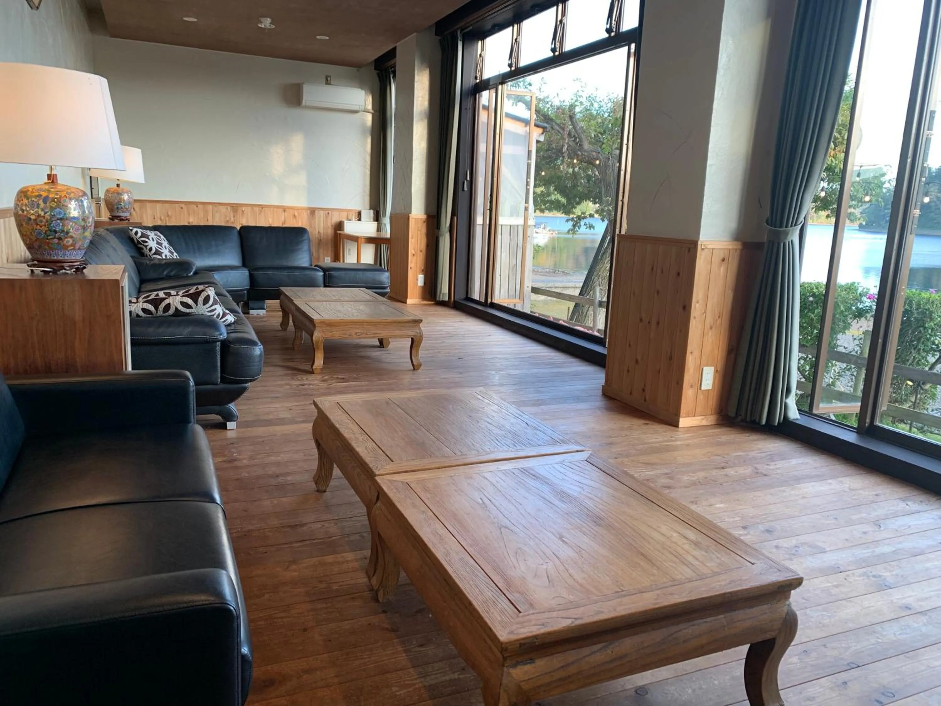 Communal lounge/ TV room in Nojiri Lake Resort