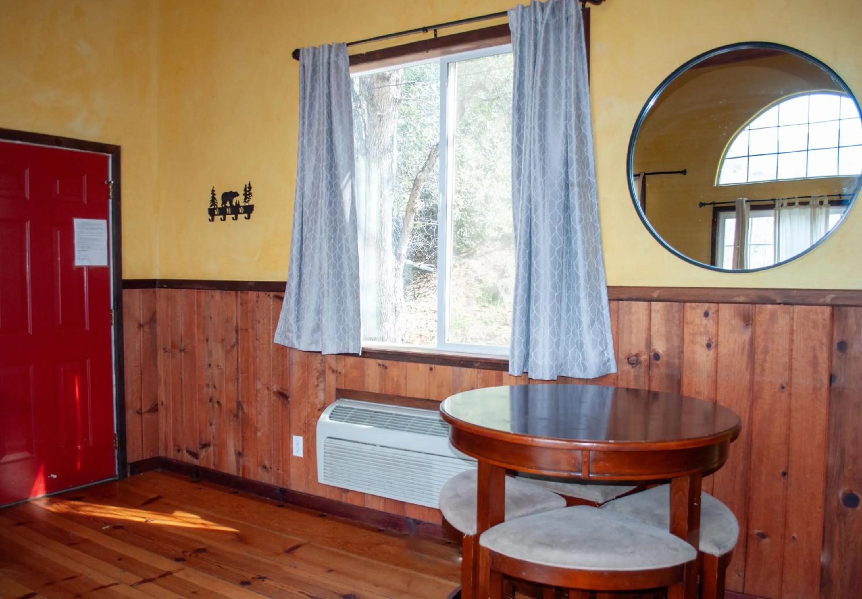 Dining area in Sequoia River Front Cabins