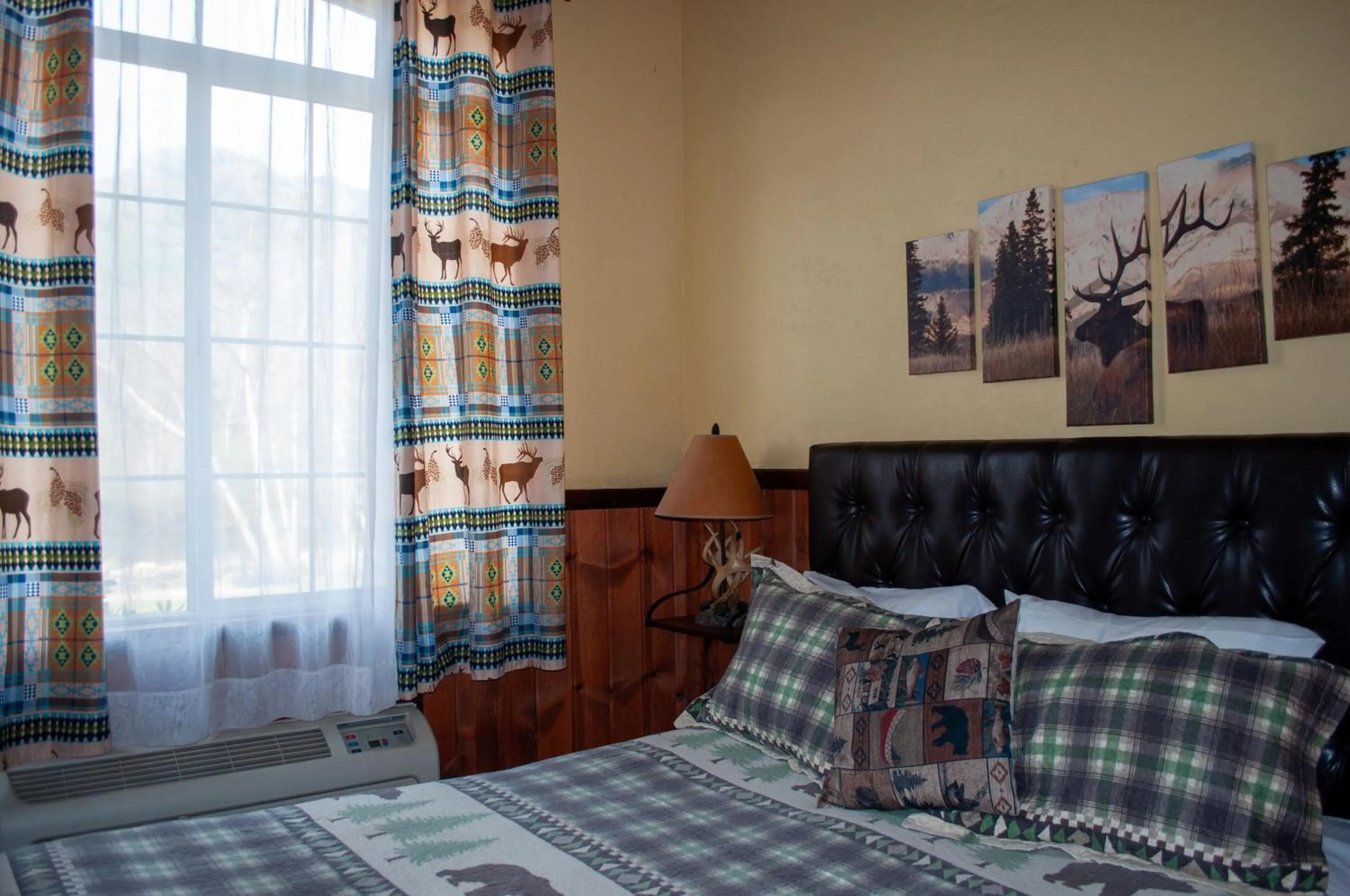 Bedroom, Bed in Sequoia River Front Cabins