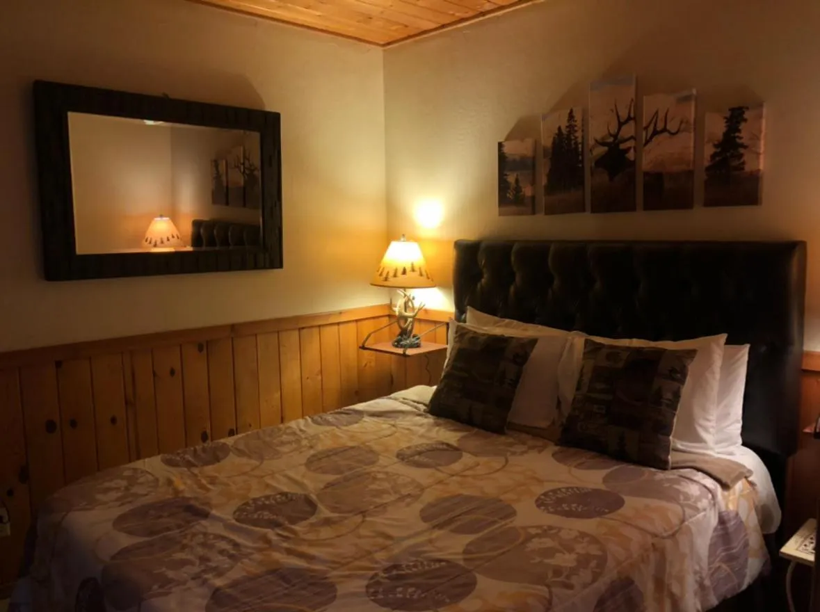 Bedroom, Bed in Sequoia River Front Cabins