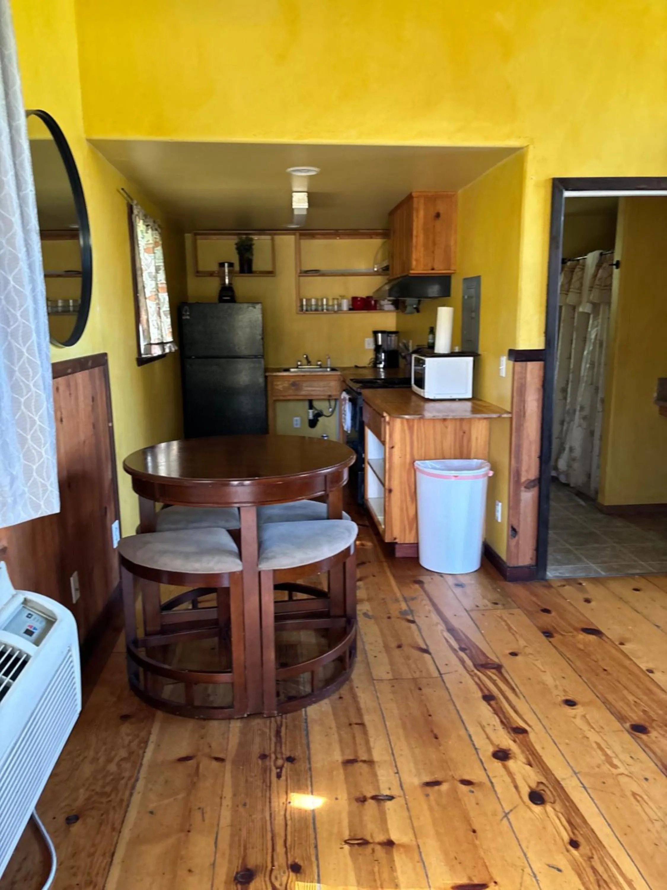 Dining area in Sequoia River Front Cabins