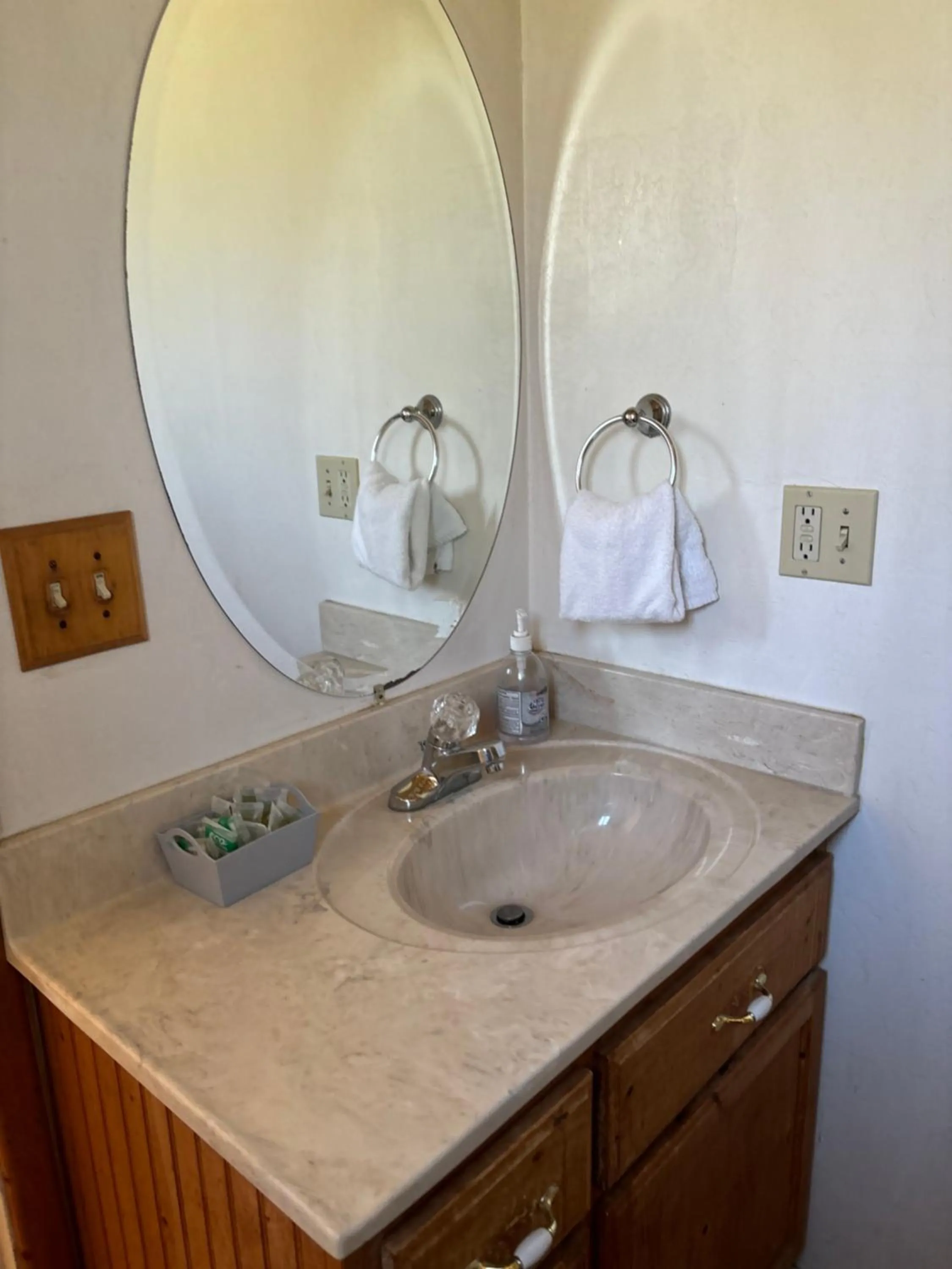 Bathroom in Sequoia River Front Cabins