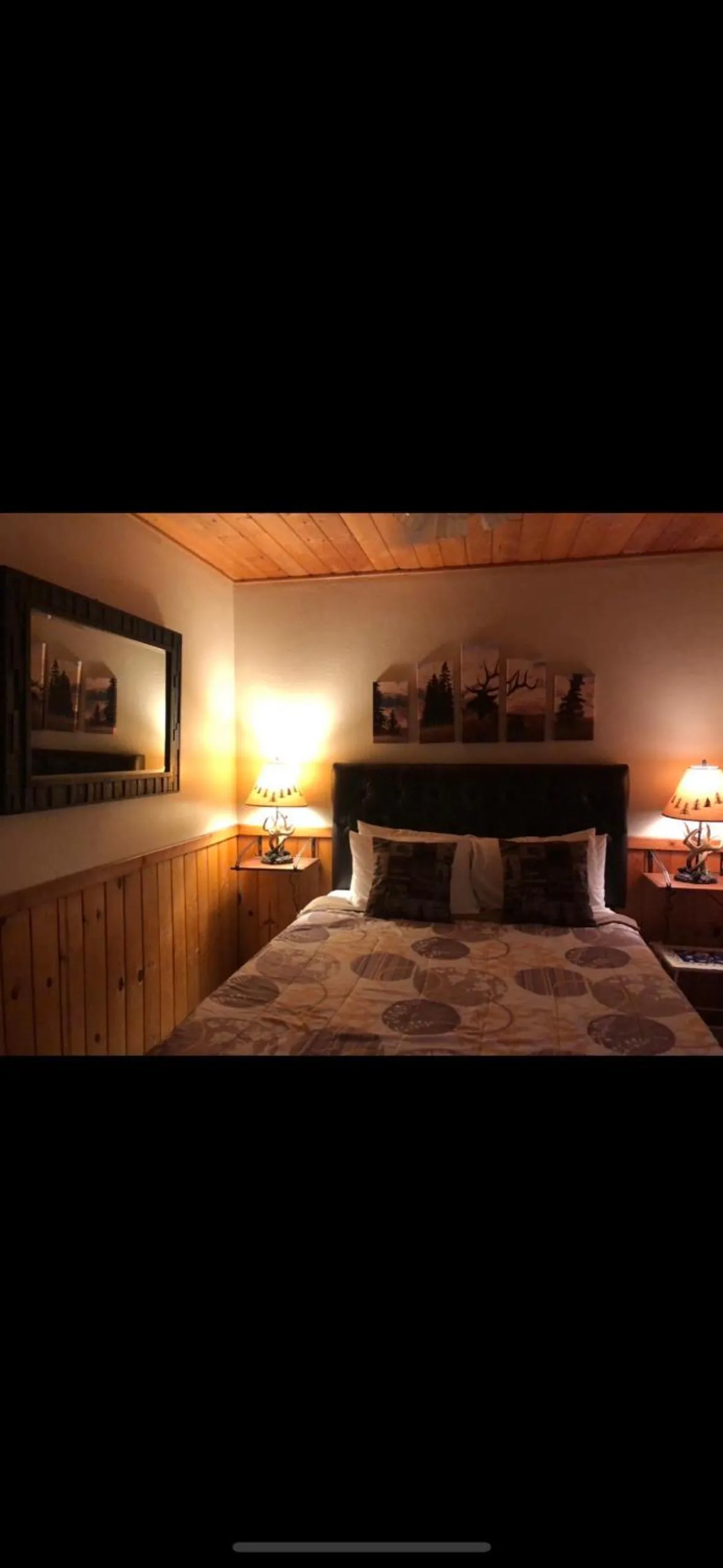 Bedroom, Bed in Sequoia River Front Cabins