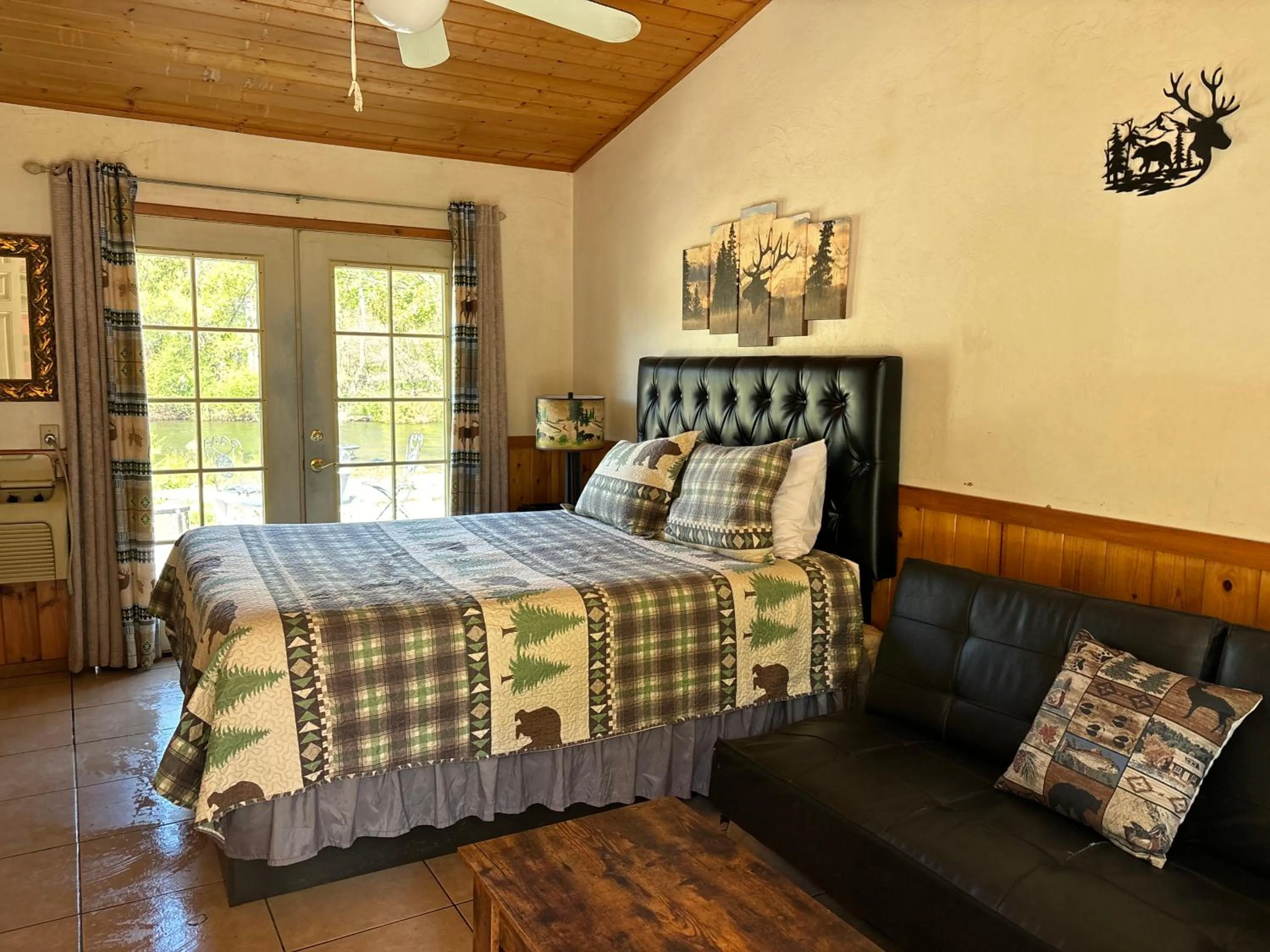 Bedroom, Bed in Sequoia River Front Cabins