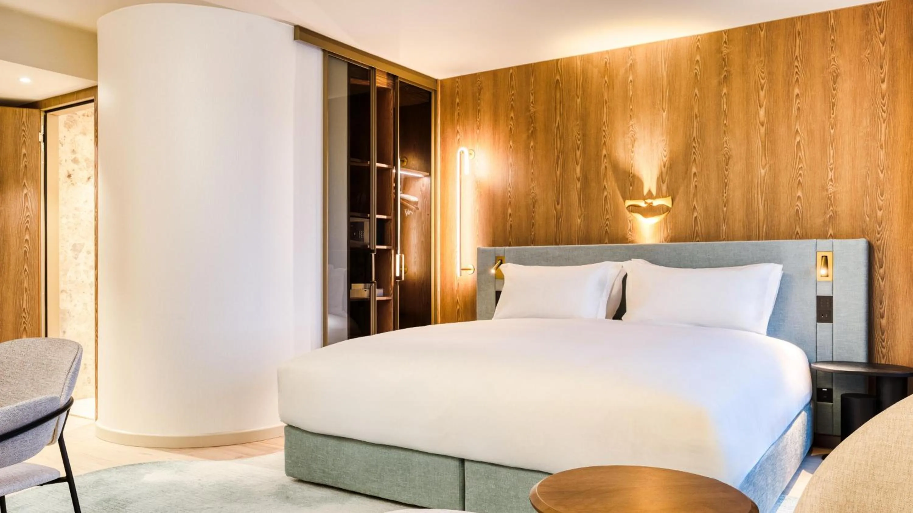 Bed in Mövenpick Hotel Brussels Airport