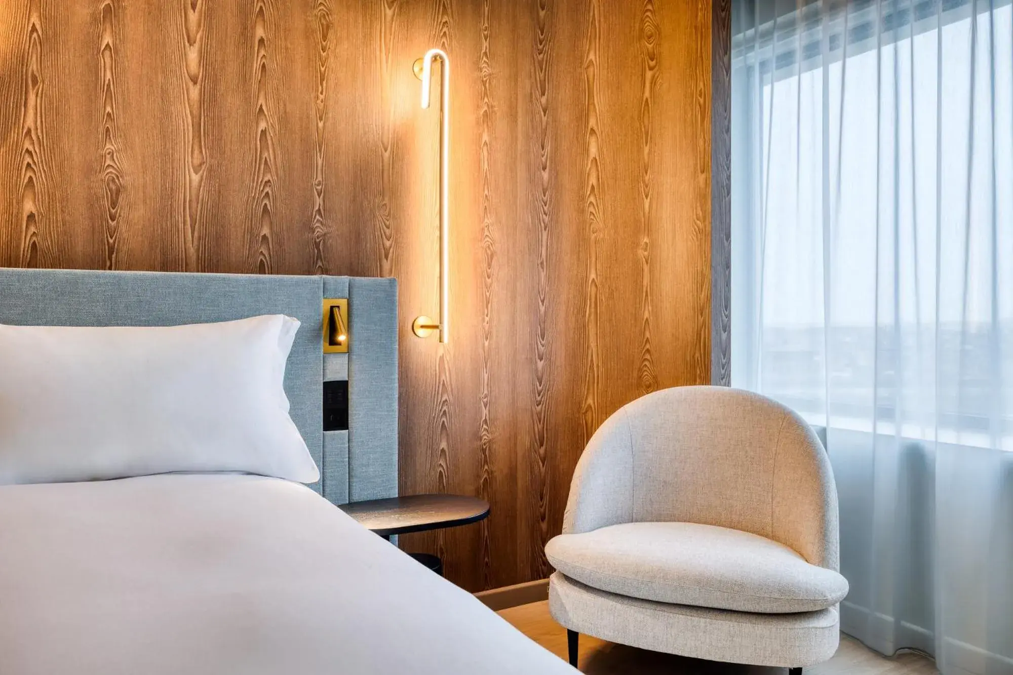 Bed in Mövenpick Hotel Brussels Airport Bed in Mövenpick Hotel Brussels Airport