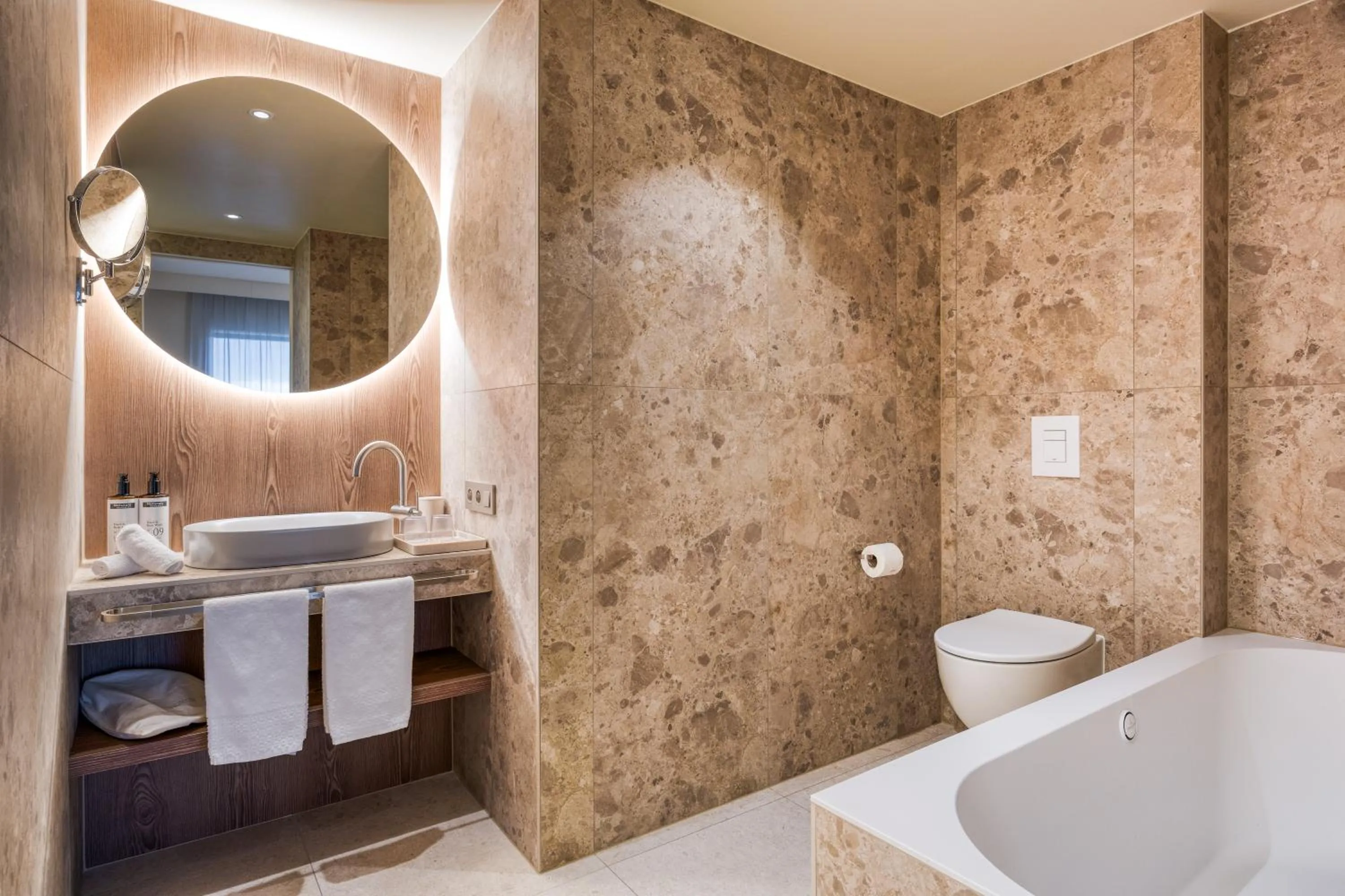 Bathroom in Mövenpick hotel Brussels airport