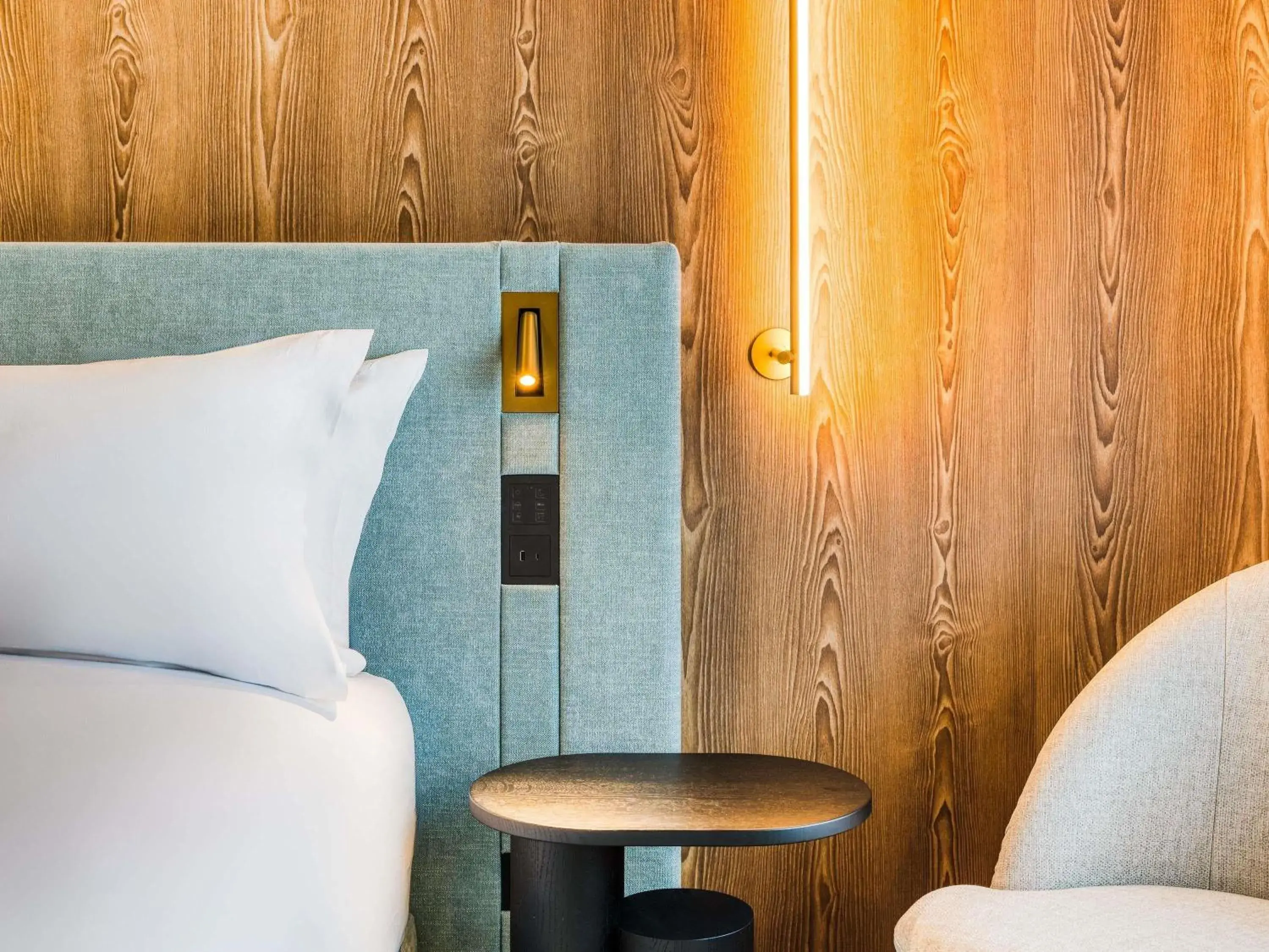 Bedroom in Mövenpick Hotel Brussels Airport Bedroom in Mövenpick Hotel Brussels Airport