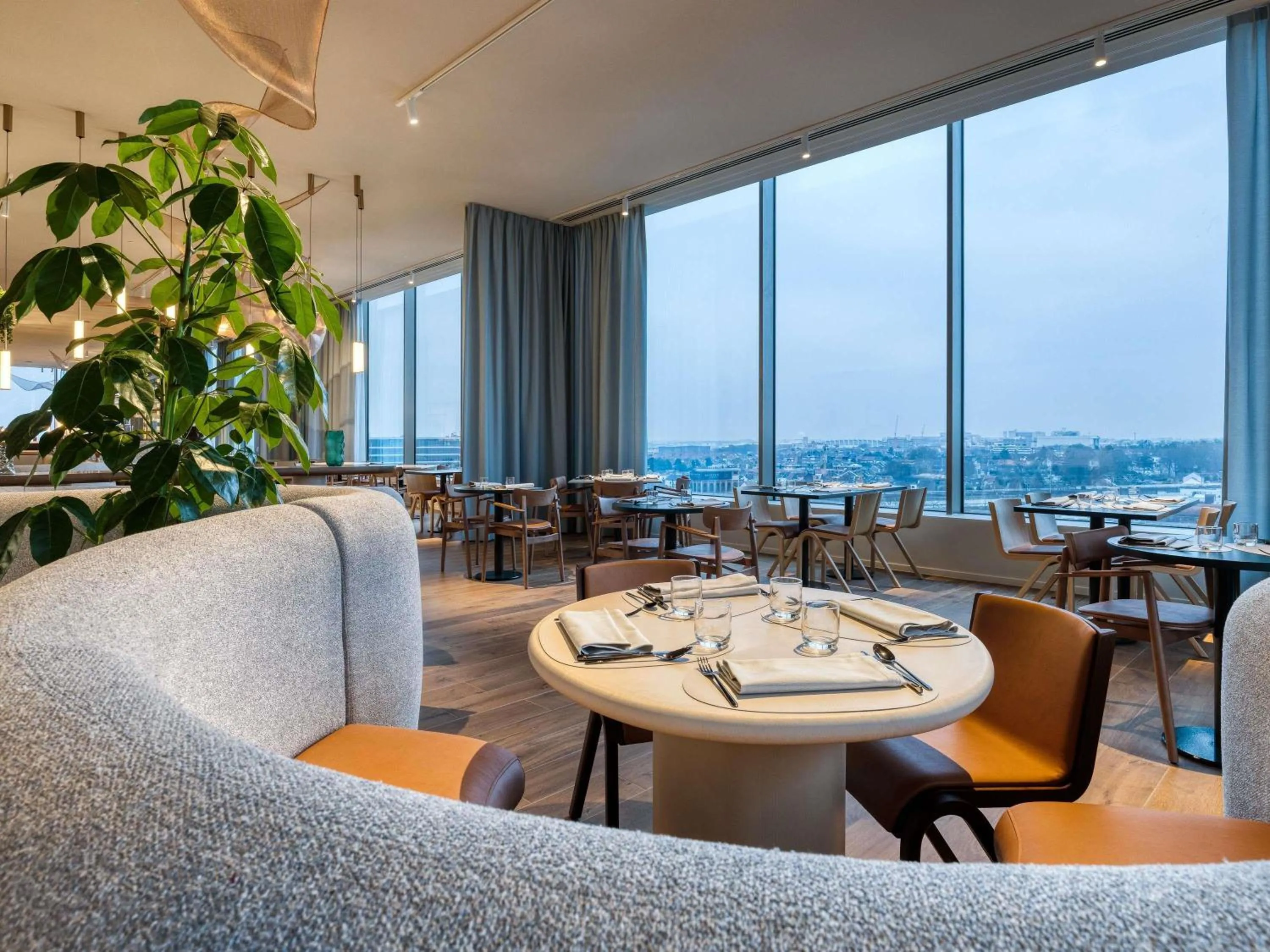 Restaurant/places to eat in Mövenpick hotel Brussels airport