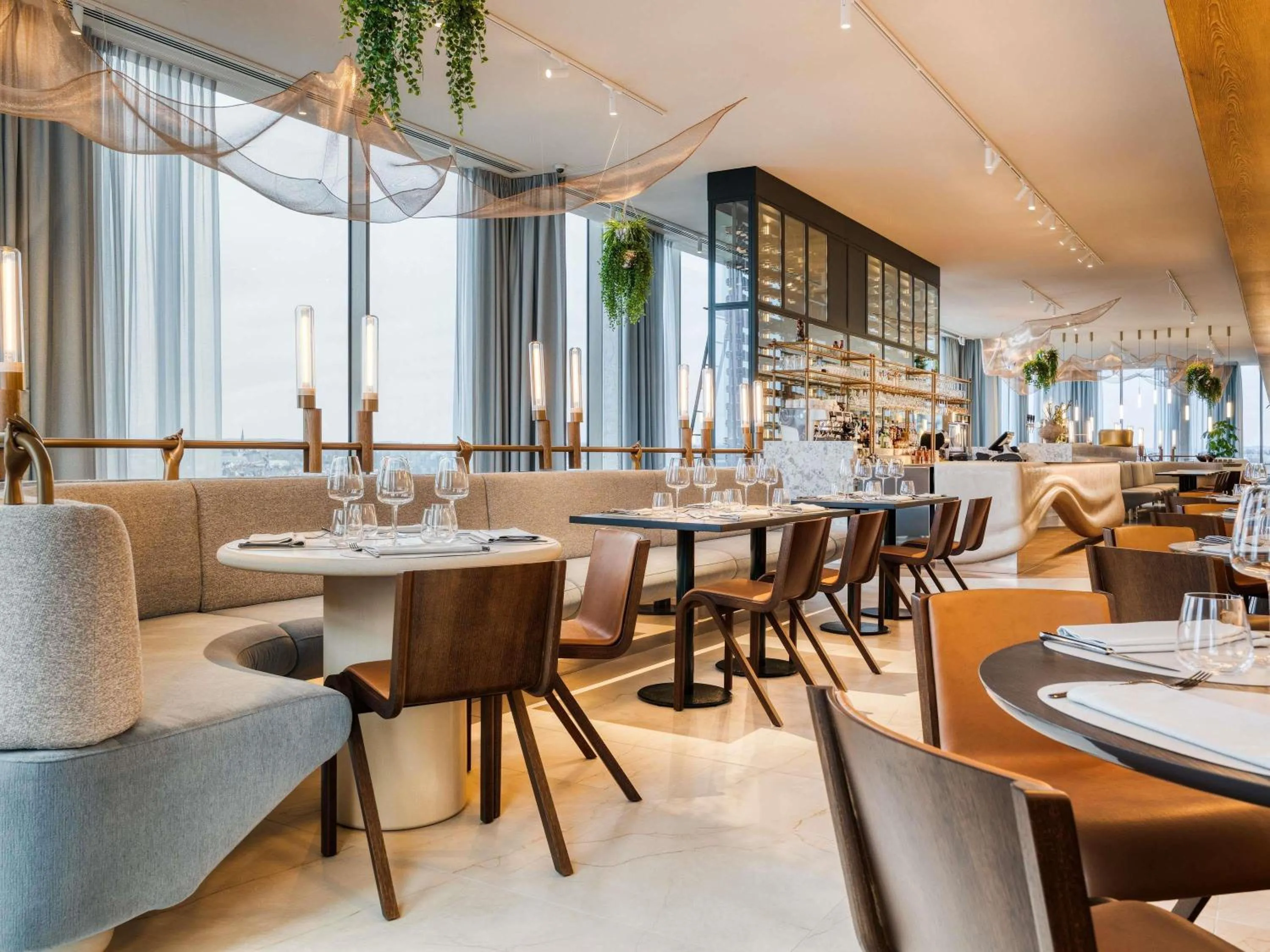 Restaurant/places to eat in Mövenpick hotel Brussels airport