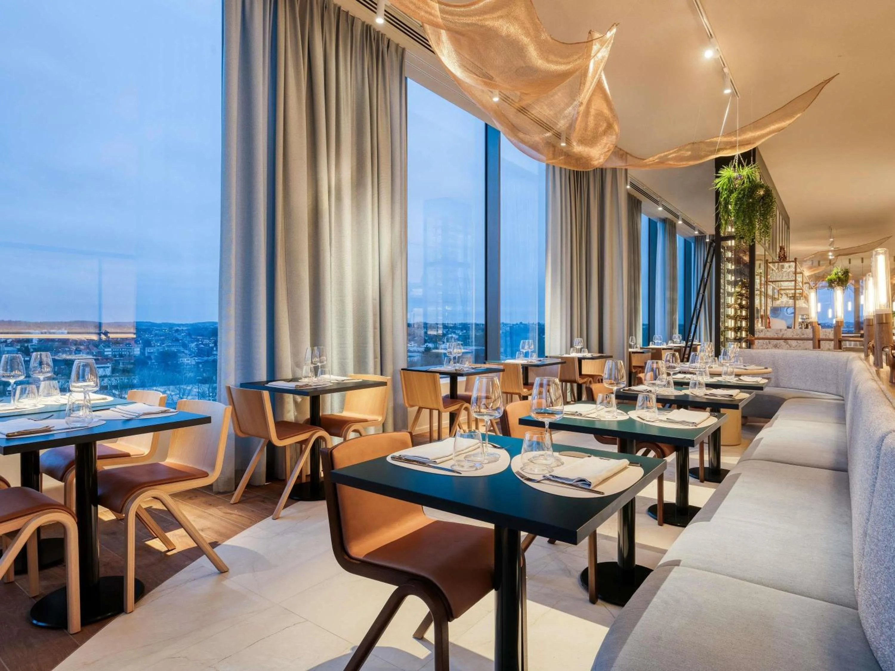 Restaurant/places to eat in Mövenpick hotel Brussels airport