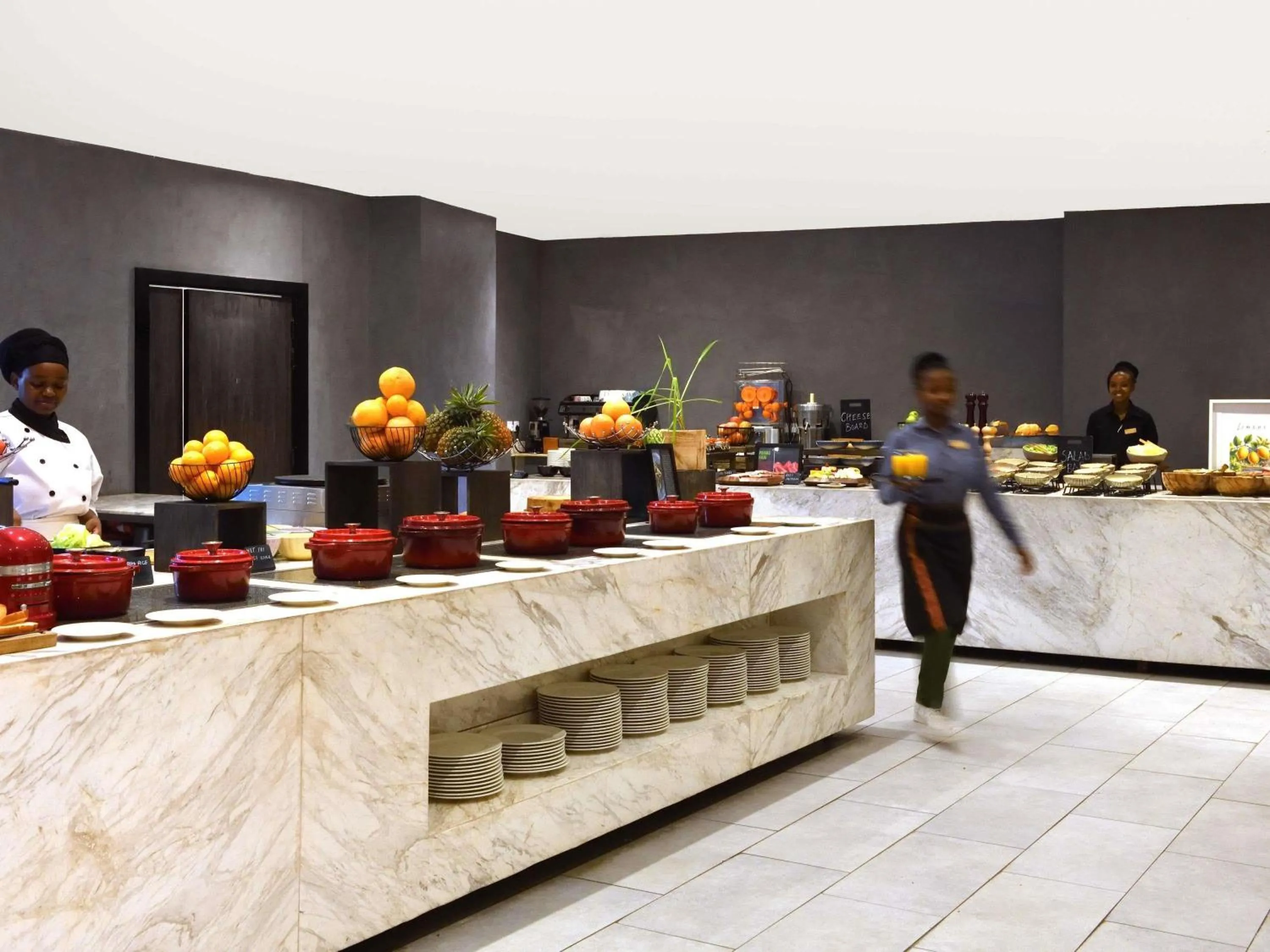 Restaurant/places to eat in Novotel Nairobi Westlands