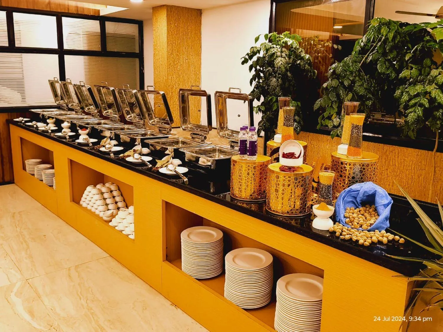 Buffet breakfast in Playsales By Playotel Bhopal