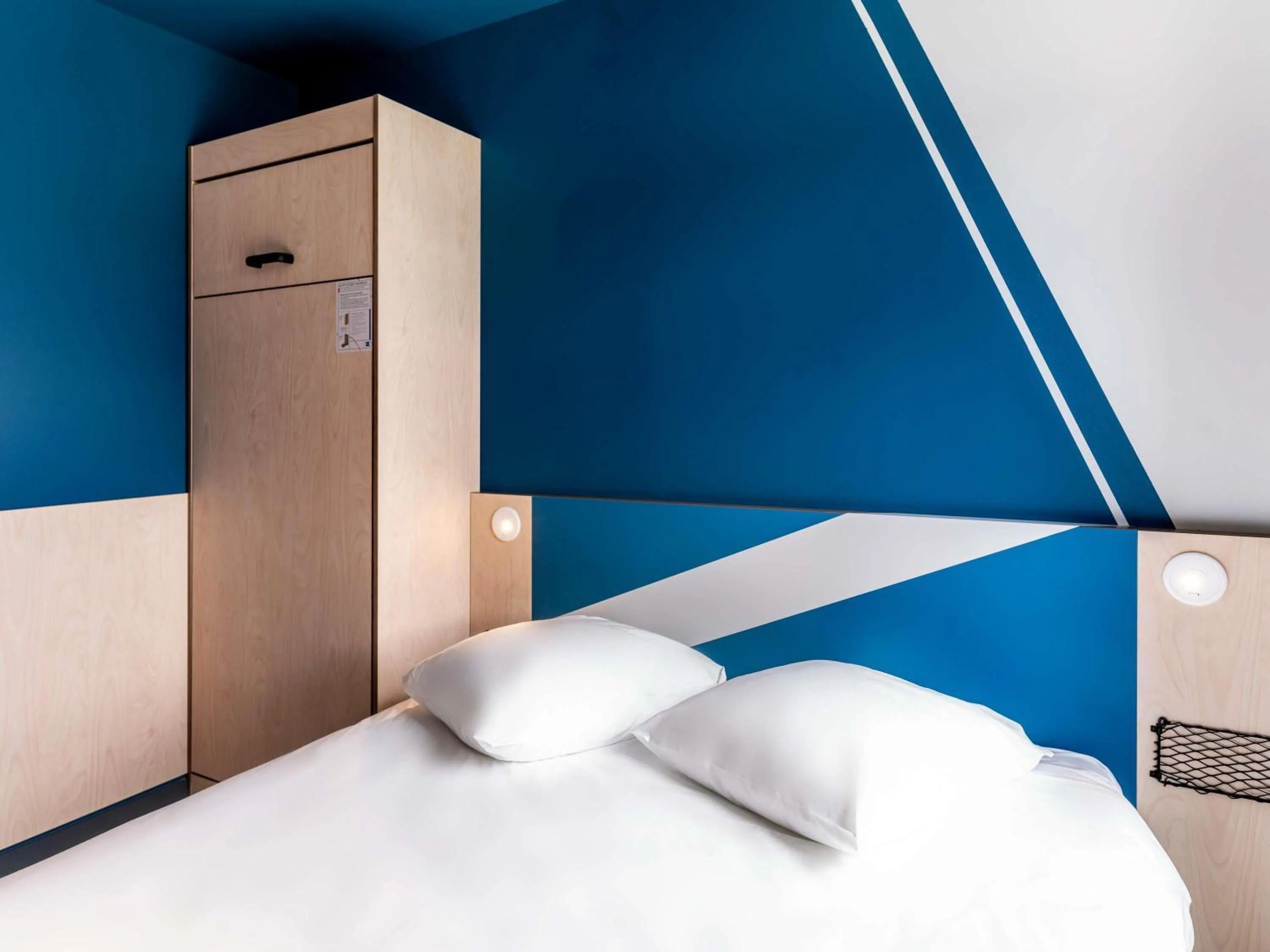 Bedroom, Bed in ibis budget Morlaix