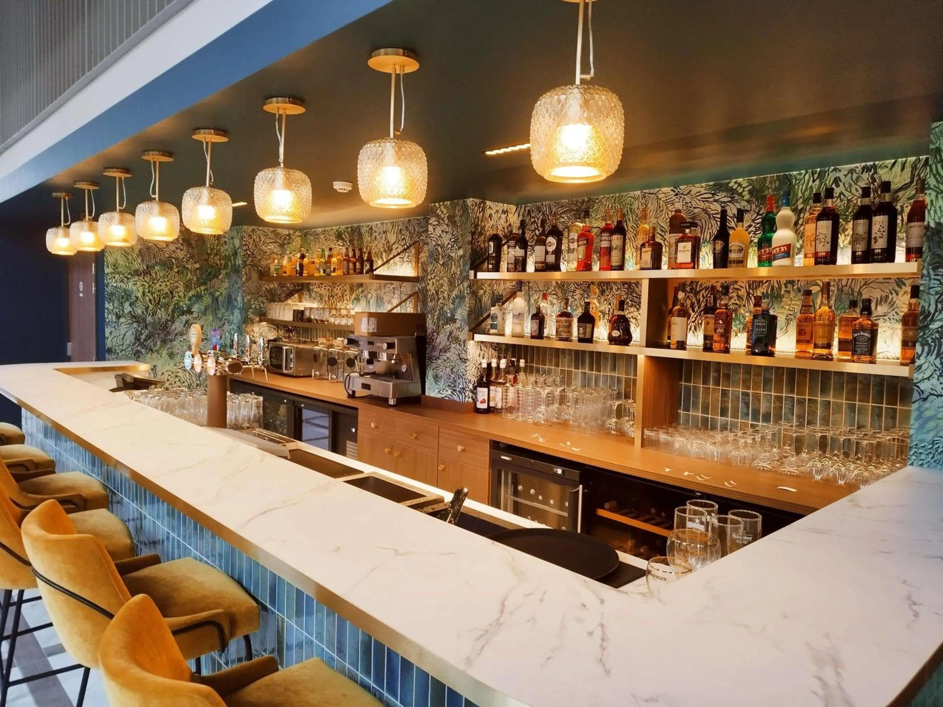 Lounge or bar in ibis Acheres St Germain en Laye