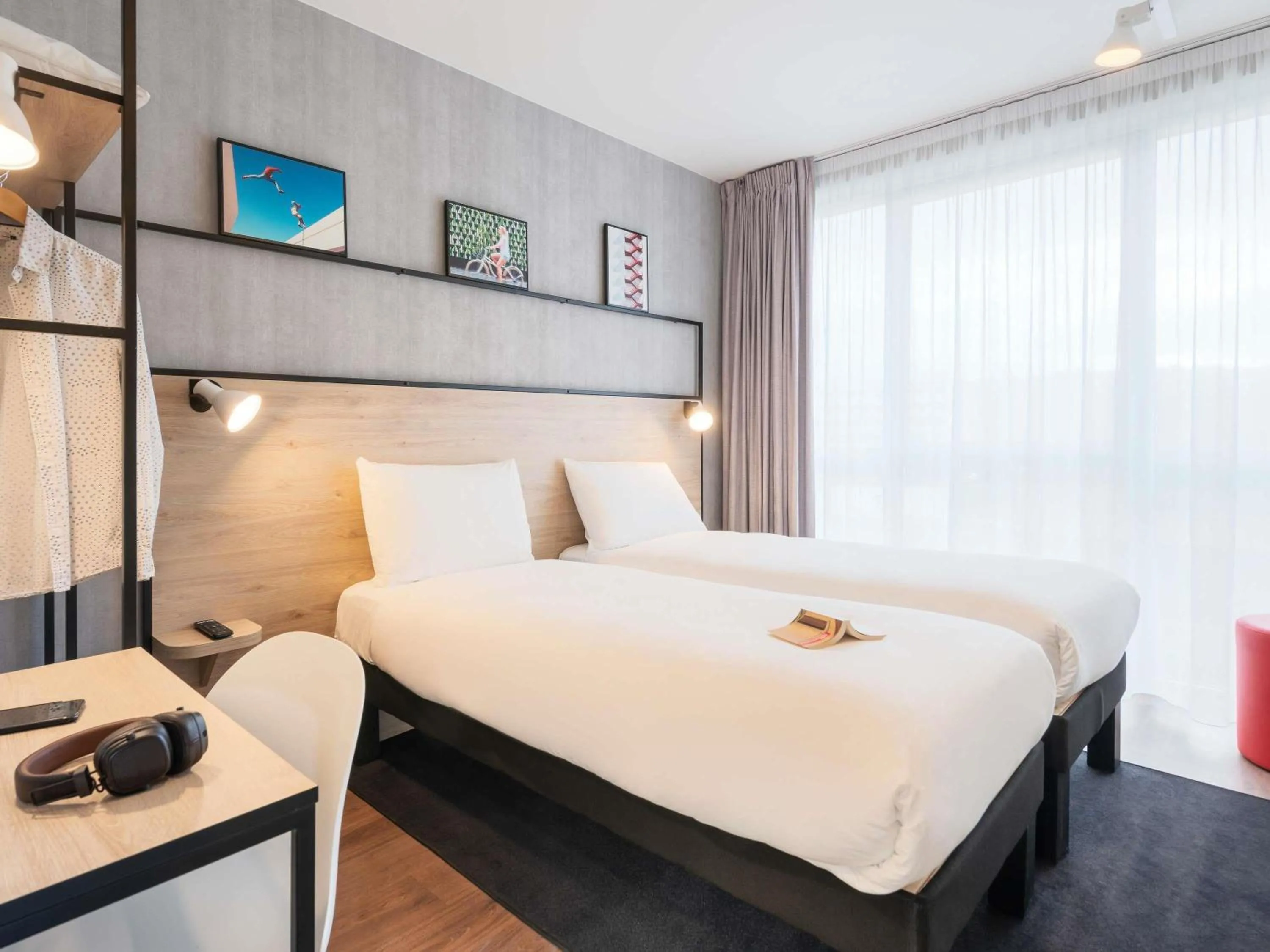 Bedroom, Bed in ibis Acheres St Germain en Laye