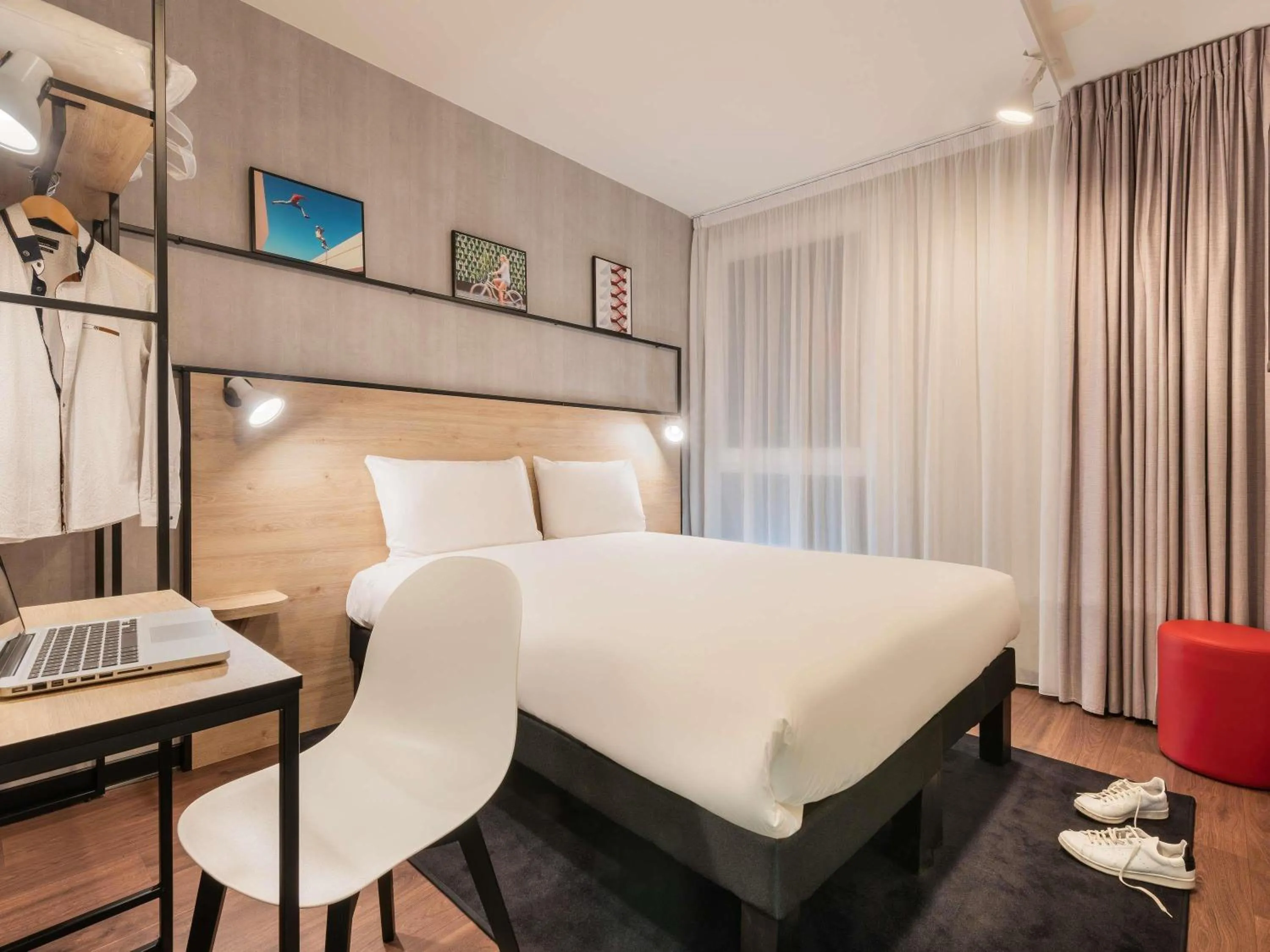 Bedroom, Bed in ibis Acheres St Germain en Laye