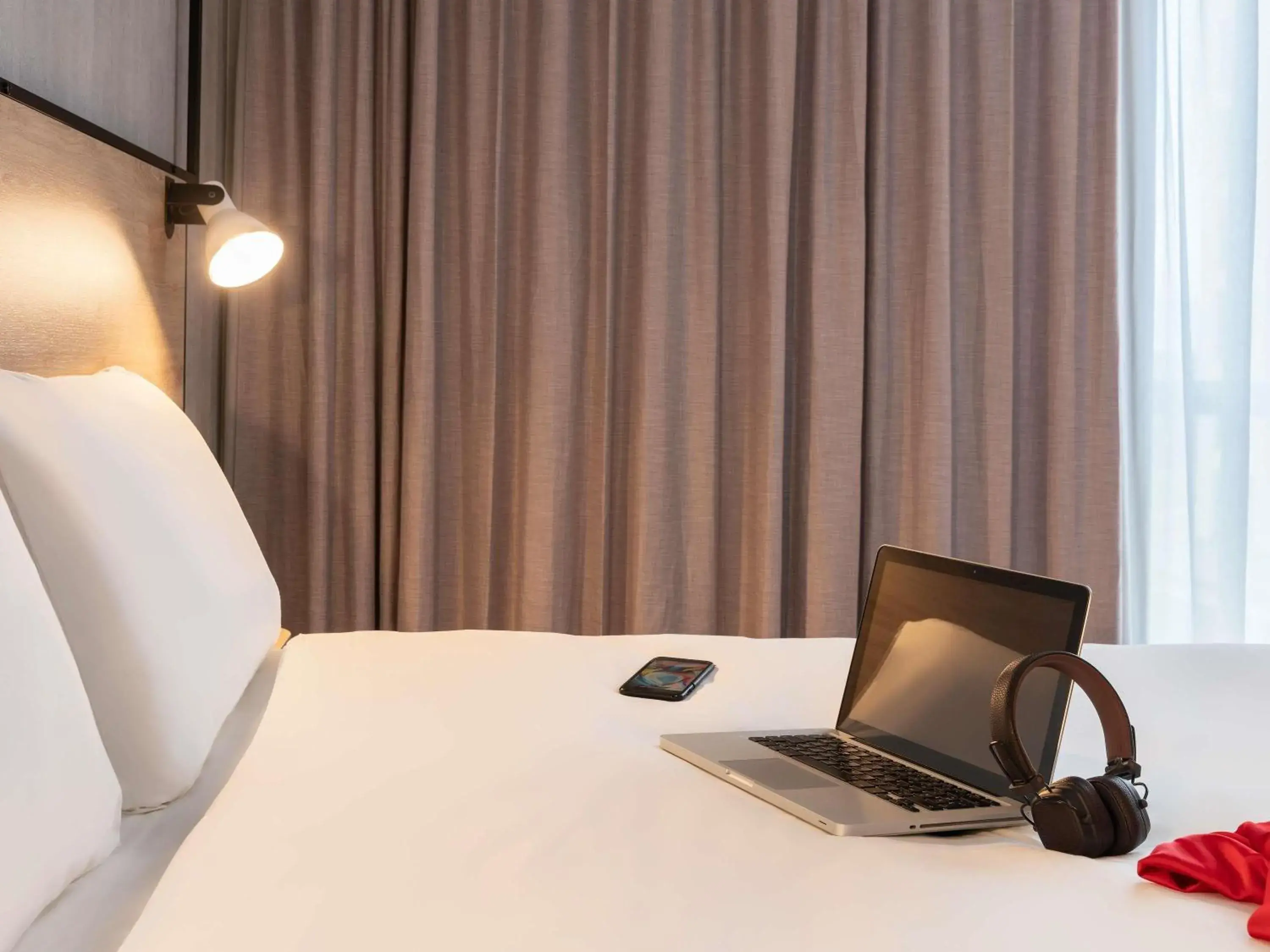 Bedroom, Bed in ibis Acheres St Germain en Laye Bedroom, Bed in ibis Acheres St Germain en Laye