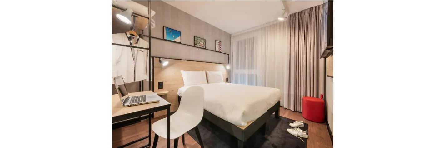 Bed in ibis Acheres St Germain en Laye