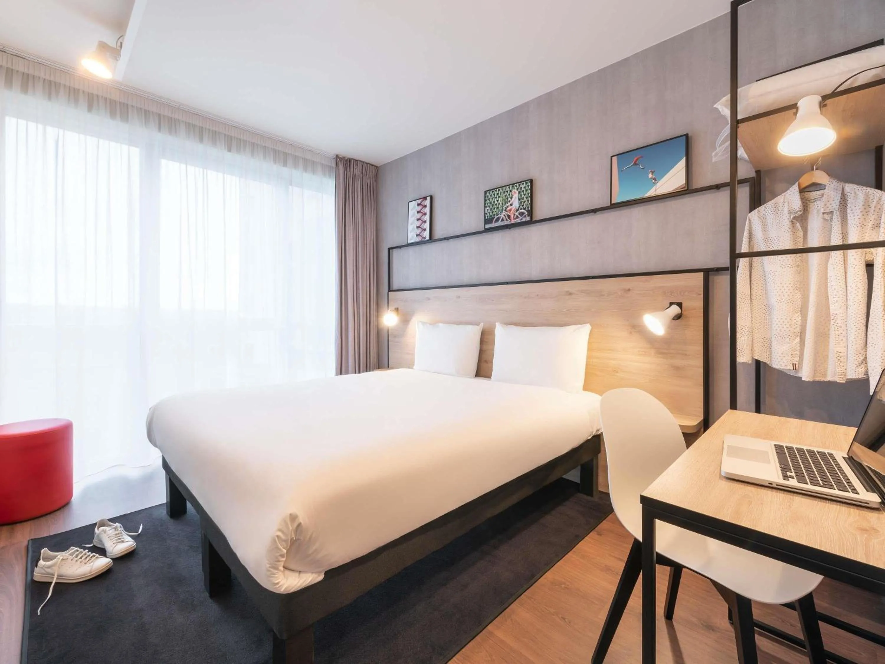 Bedroom, Bed in ibis Acheres St Germain en Laye