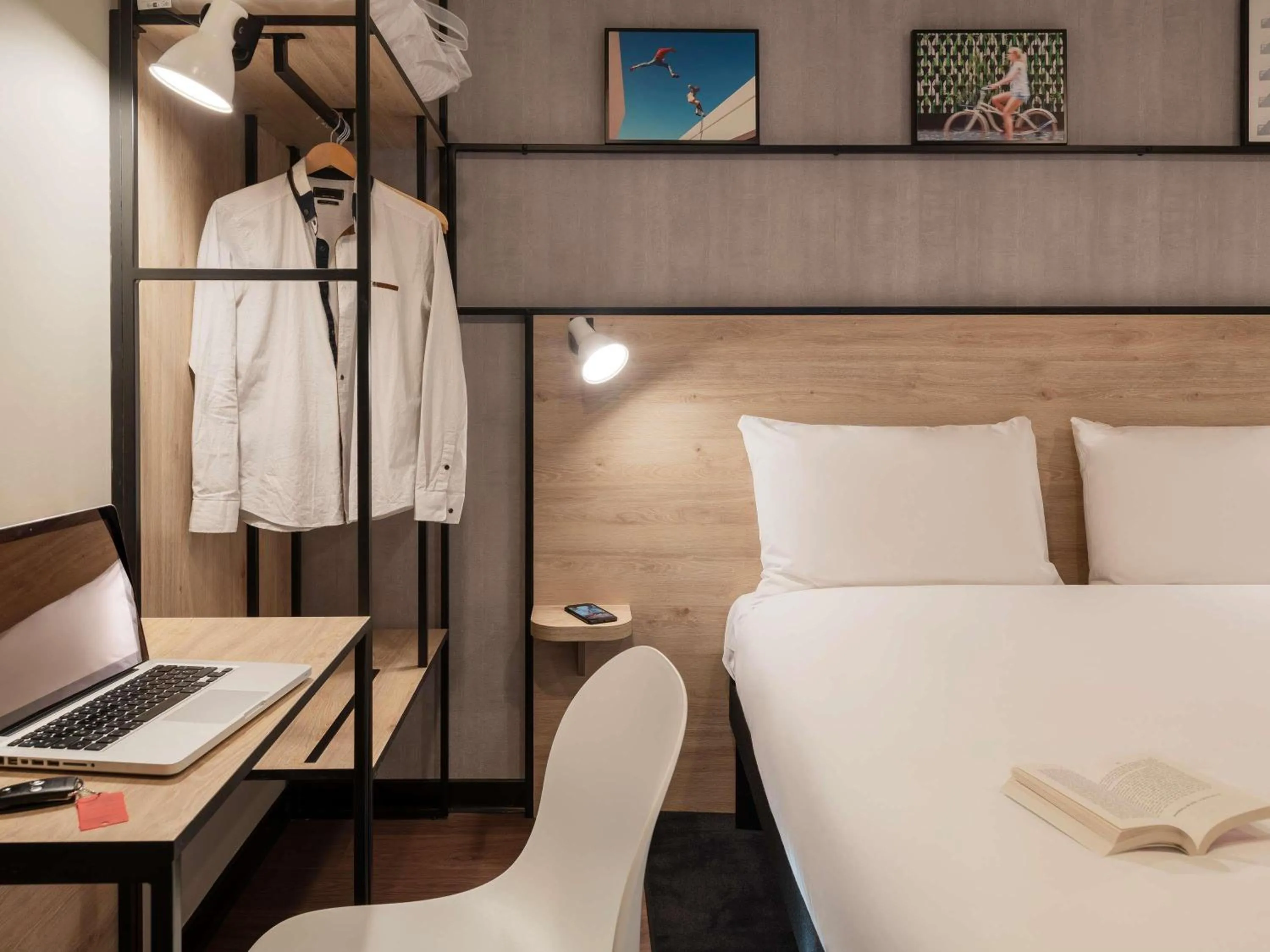 Bedroom, Bed in ibis Acheres St Germain en Laye