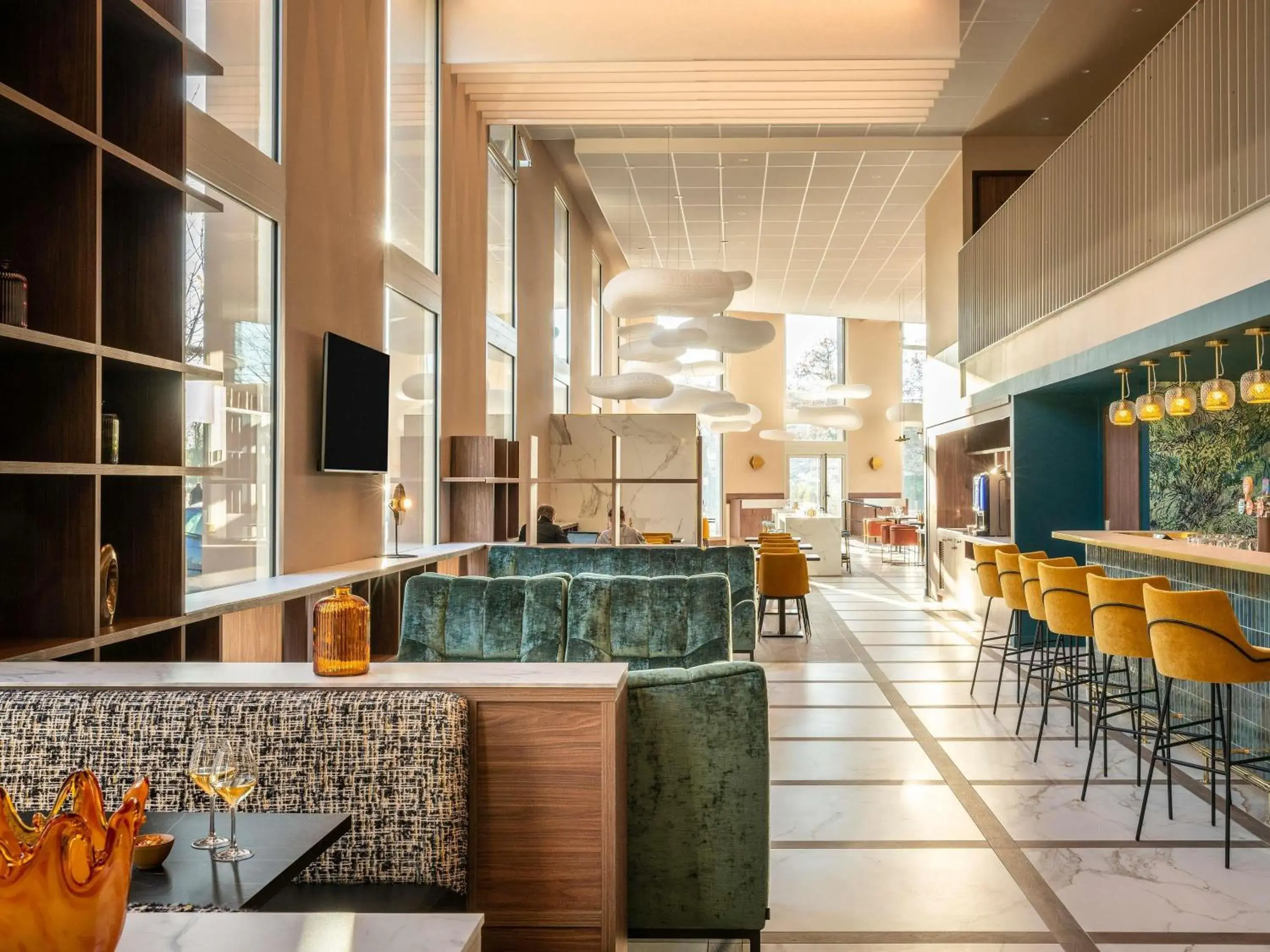 Lounge or bar in Mercure Achères St Germain en Laye Lounge or bar in Mercure Achères St Germain en Laye