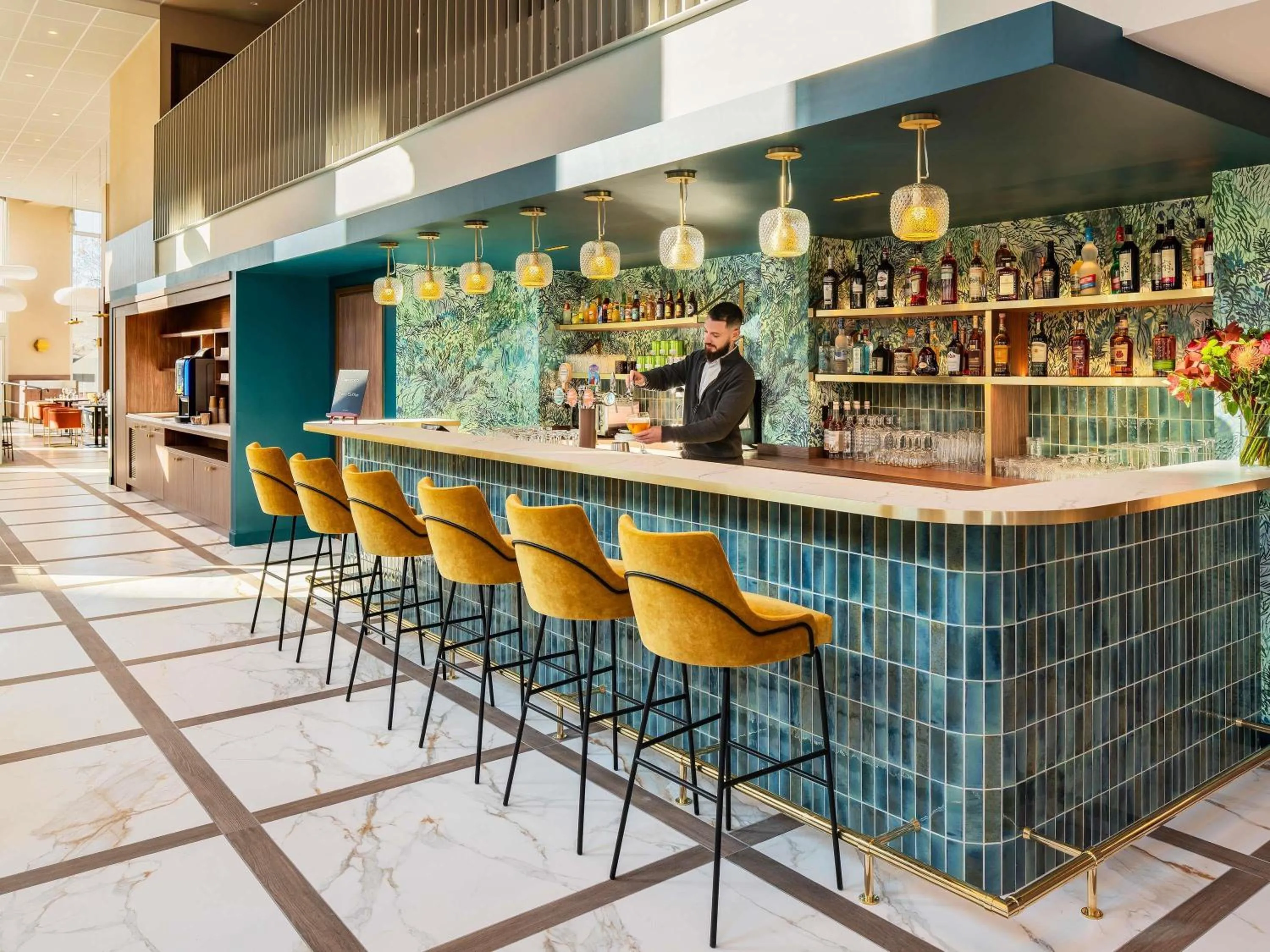 Lounge or bar in Mercure Achères St Germain en Laye