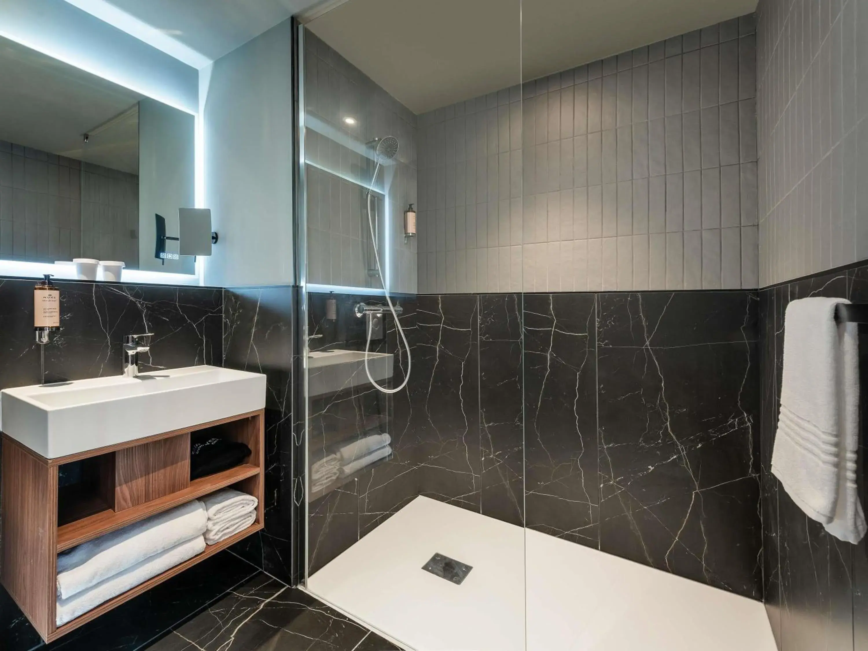 Bedroom in Mercure Achères St Germain en Laye Bedroom in Mercure Achères St Germain en Laye