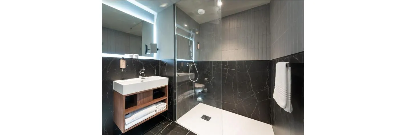 Shower in Mercure Achères St Germain en Laye