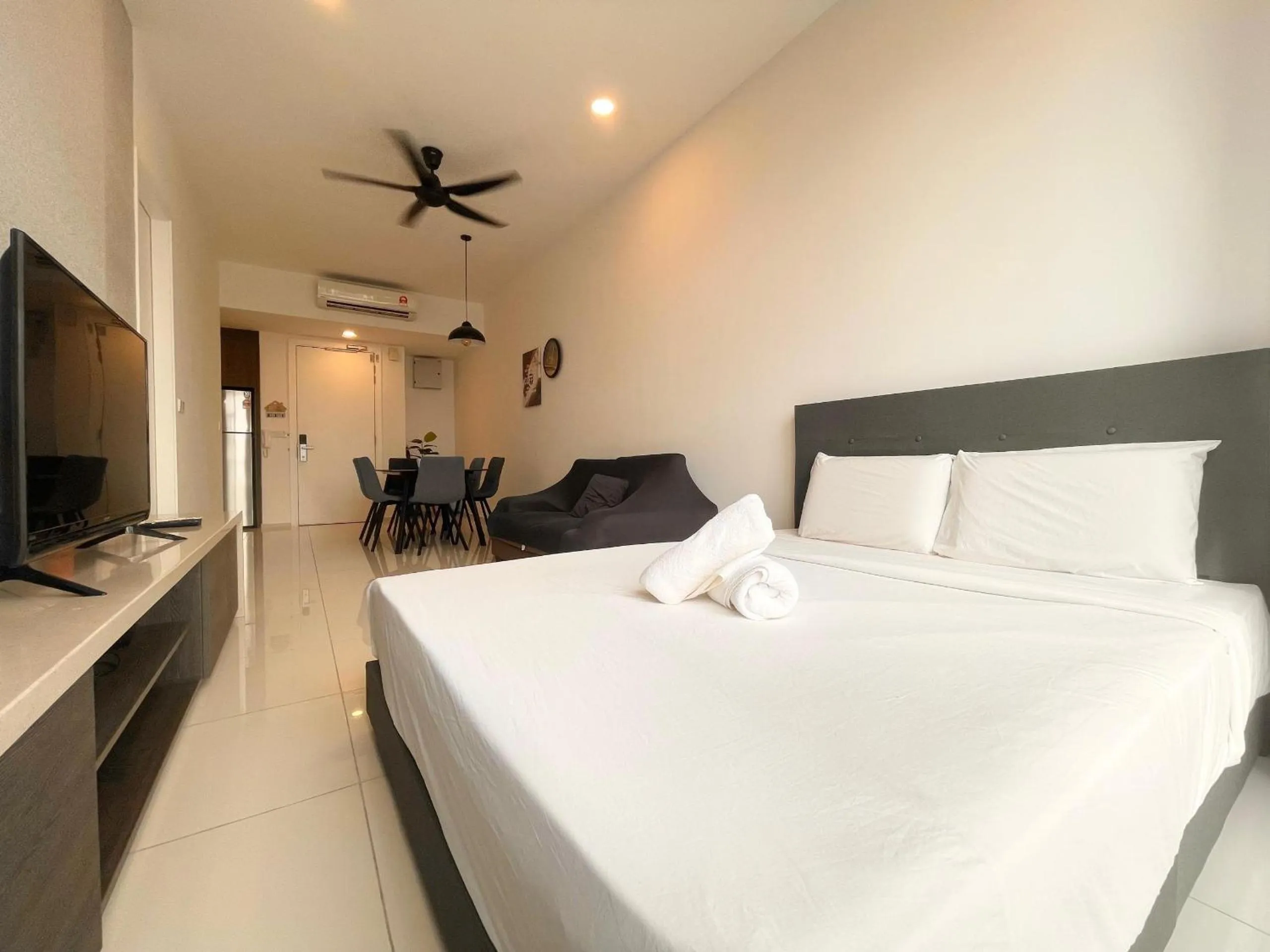 Bed in The Robertson-Bukit Bintang by PILLOWTALKS