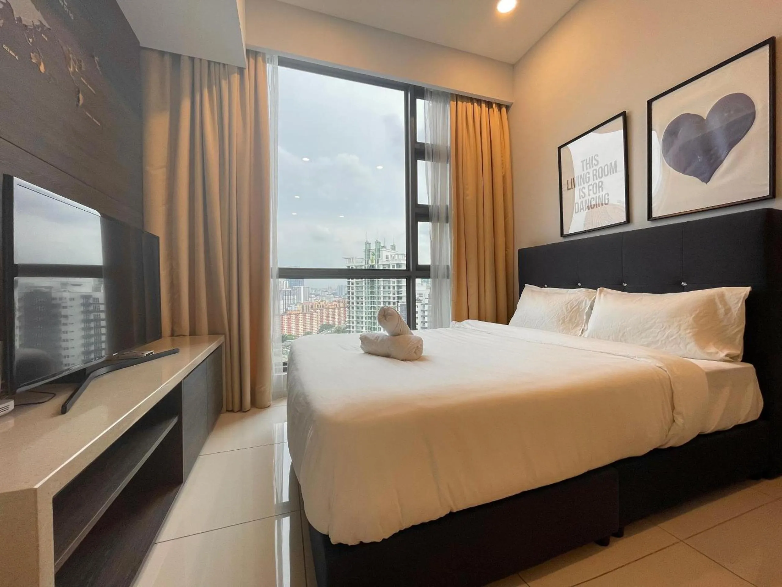 Bed in The Robertson-Bukit Bintang by PILLOWTALKS