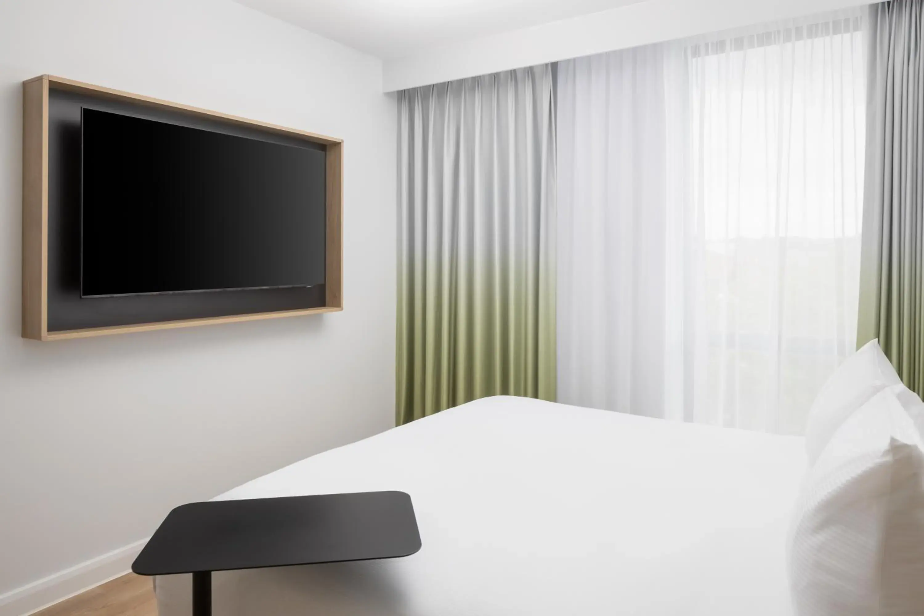 TV and multimedia, Bed in Hampton By Hilton Nuneaton TV and multimedia, Bed in Hampton By Hilton Nuneaton