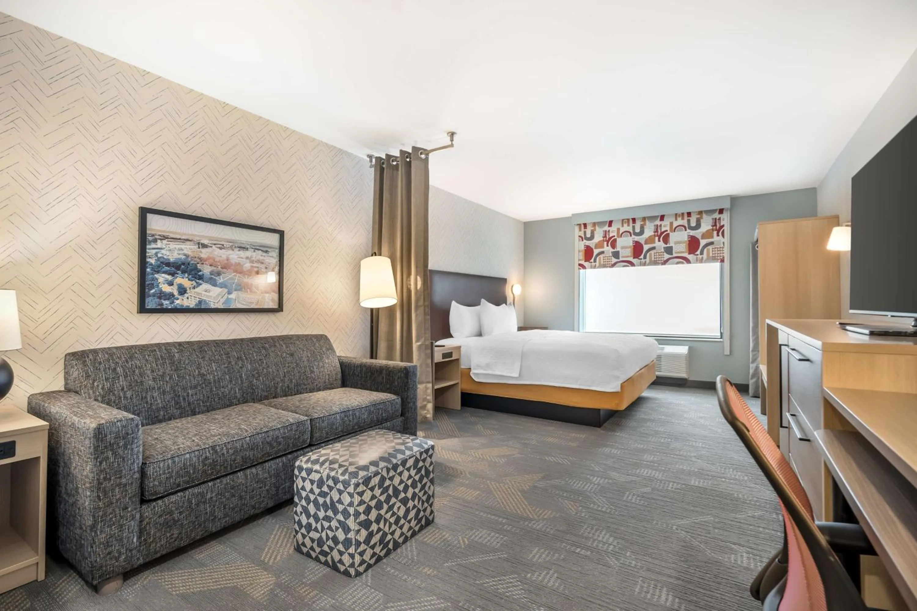 Living room, Bed in Home2 Suites By Hilton Reynoldsburg Columbus East